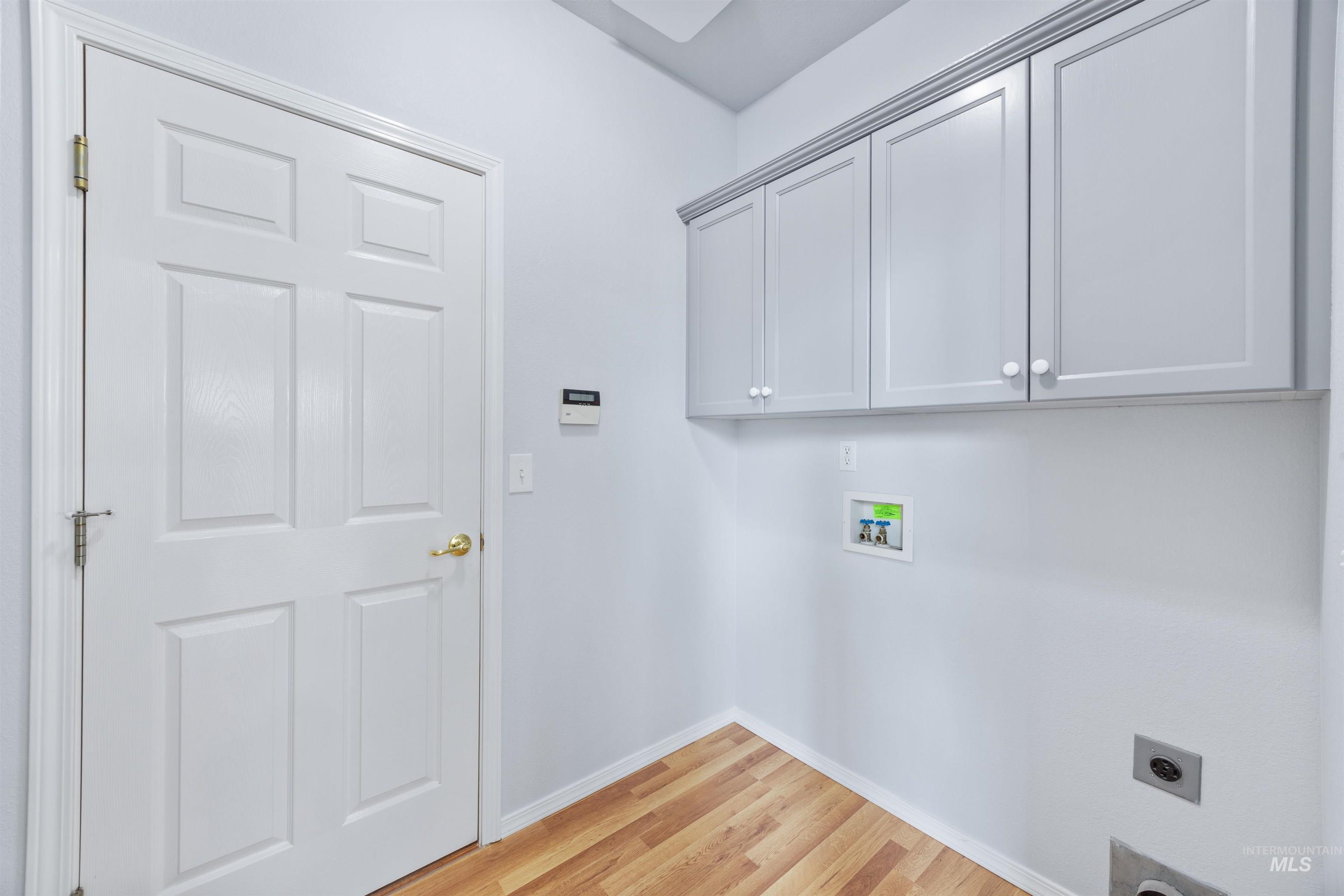 2127 S Whisper Cove Way, Boise, Idaho 83709, 4 Bedrooms, 3 Bathrooms, Residential For Sale, Price $570,000,MLS 98980460