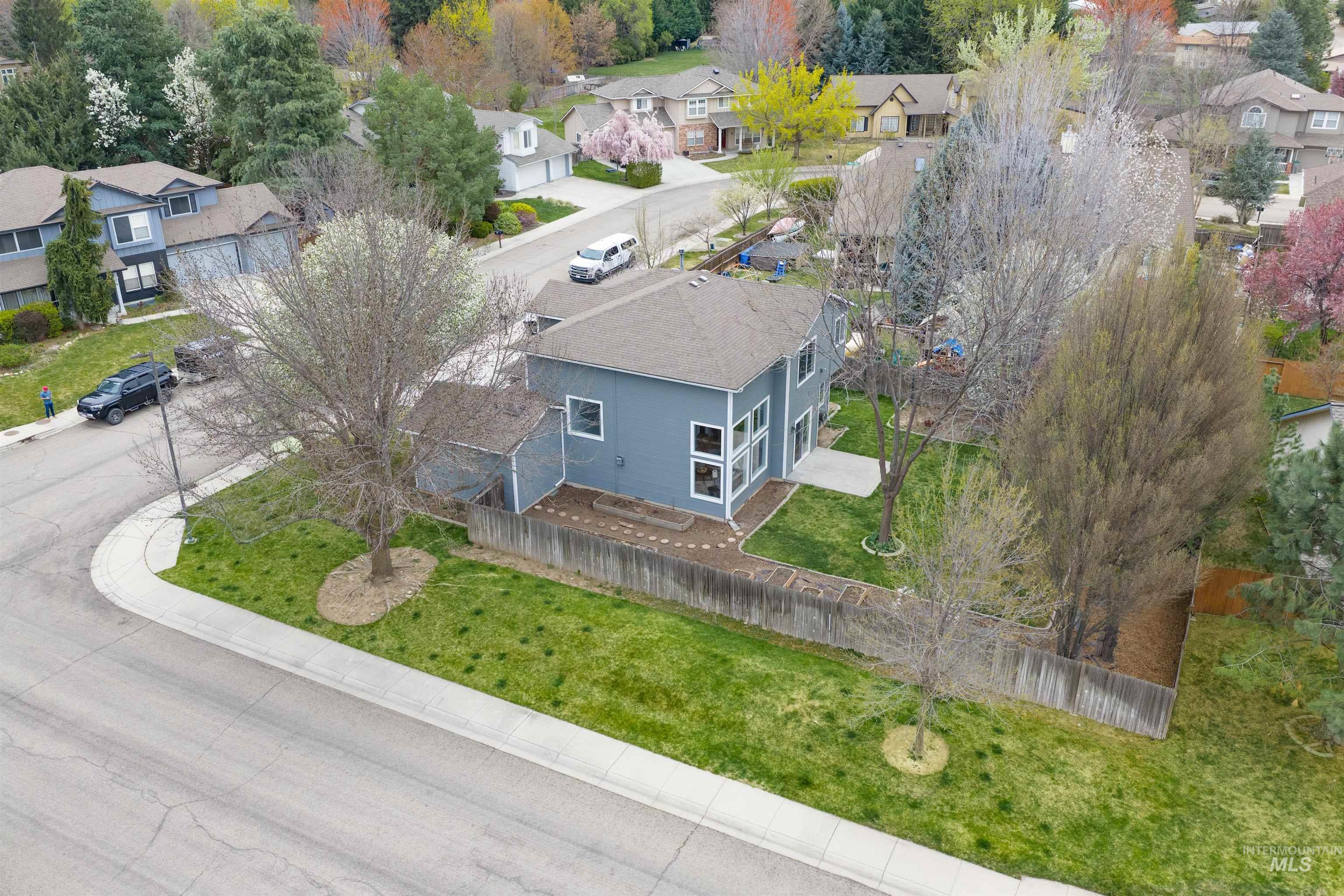 2127 S Whisper Cove Way, Boise, Idaho 83709, 4 Bedrooms, 3 Bathrooms, Residential For Sale, Price $570,000,MLS 98980460