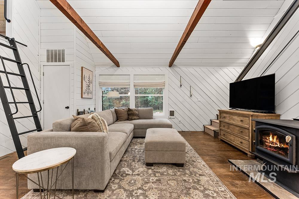 9 Upper Fitchs Point Rd, Garden Valley, Idaho 83622, 3 Bedrooms, 1 Bathroom, Residential For Sale, Price $539,900,MLS 98980468