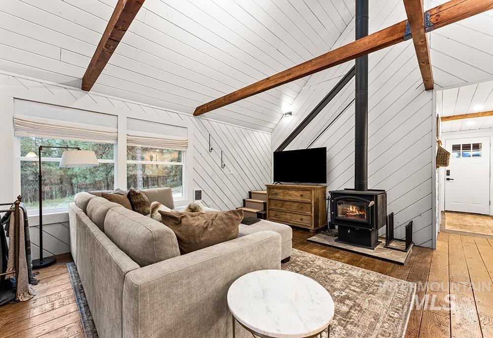 9 Upper Fitchs Point Rd, Garden Valley, Idaho 83622, 3 Bedrooms, 1 Bathroom, Residential For Sale, Price $539,900,MLS 98980468