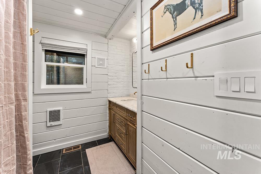 9 Upper Fitchs Point Rd, Garden Valley, Idaho 83622, 3 Bedrooms, 1 Bathroom, Residential For Sale, Price $539,900,MLS 98980468