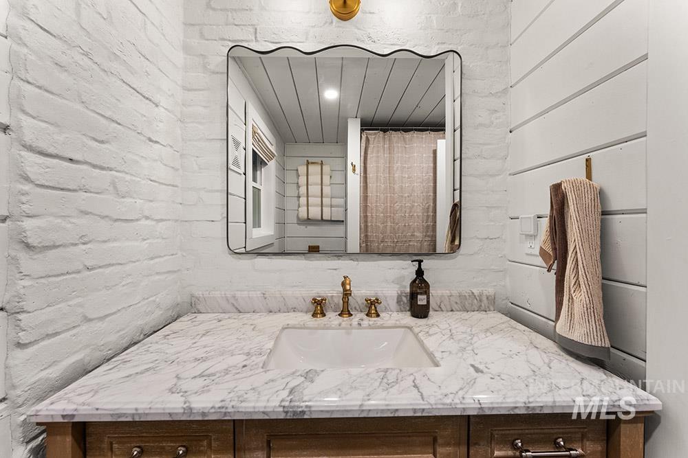 9 Upper Fitchs Point Rd, Garden Valley, Idaho 83622, 3 Bedrooms, 1 Bathroom, Residential For Sale, Price $539,900,MLS 98980468