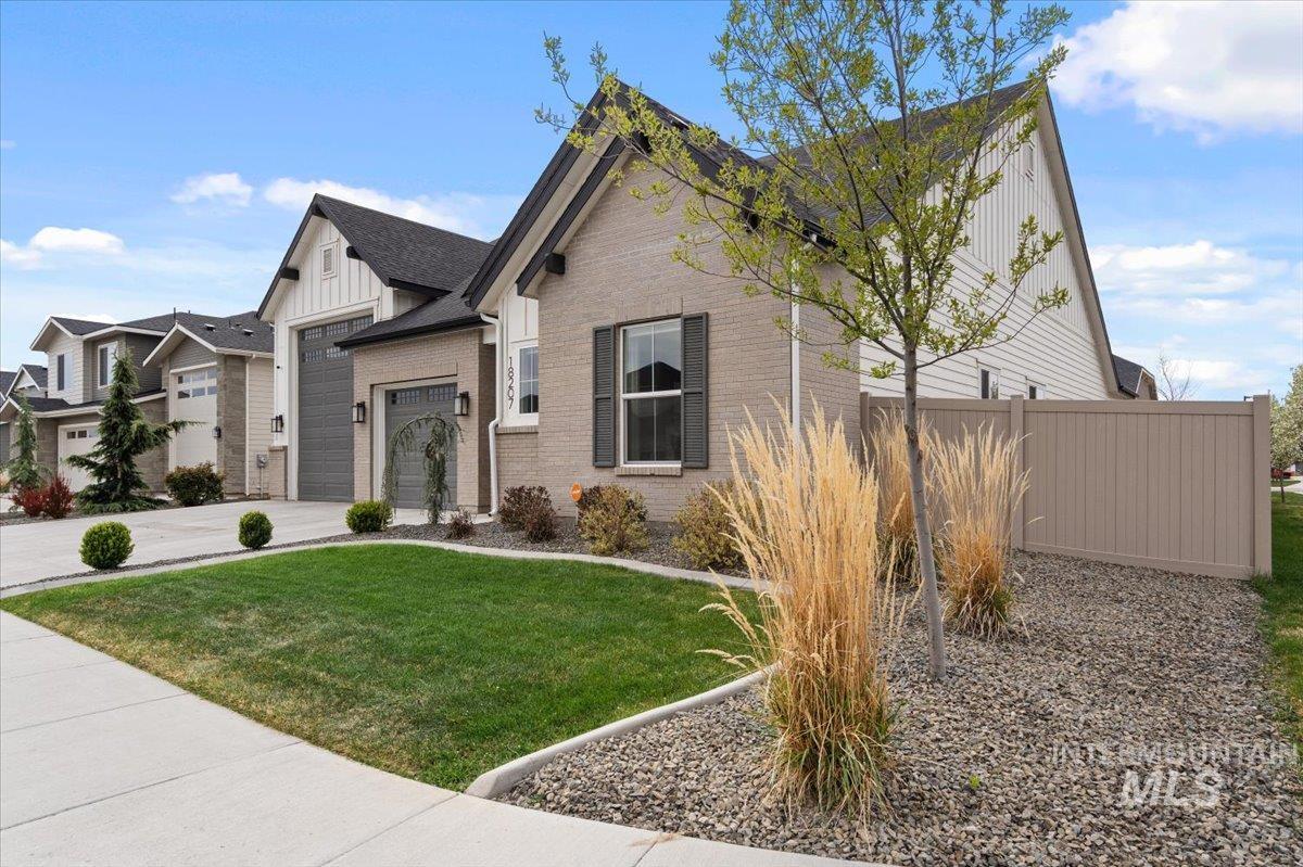 18207 N Begonia Way, Nampa, Idaho 83687, 3 Bedrooms, 2.5 Bathrooms, Residential For Sale, Price $729,900,MLS 98980472