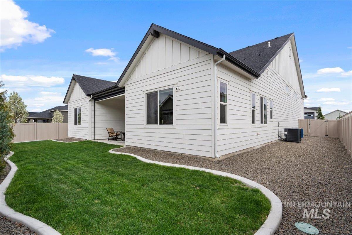 18207 N Begonia Way, Nampa, Idaho 83687, 3 Bedrooms, 2.5 Bathrooms, Residential For Sale, Price $699,900, 98980472