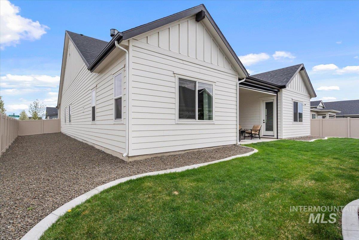 18207 N Begonia Way, Nampa, Idaho 83687, 3 Bedrooms, 2.5 Bathrooms, Residential For Sale, Price $729,900,MLS 98980472