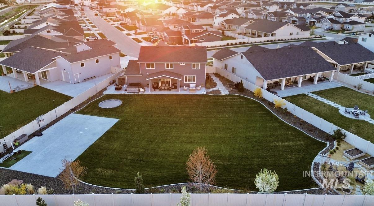 1216 N Kenora Ave., Star, Idaho 83669, 5 Bedrooms, 3.5 Bathrooms, Residential For Sale, Price $949,900, 98980473