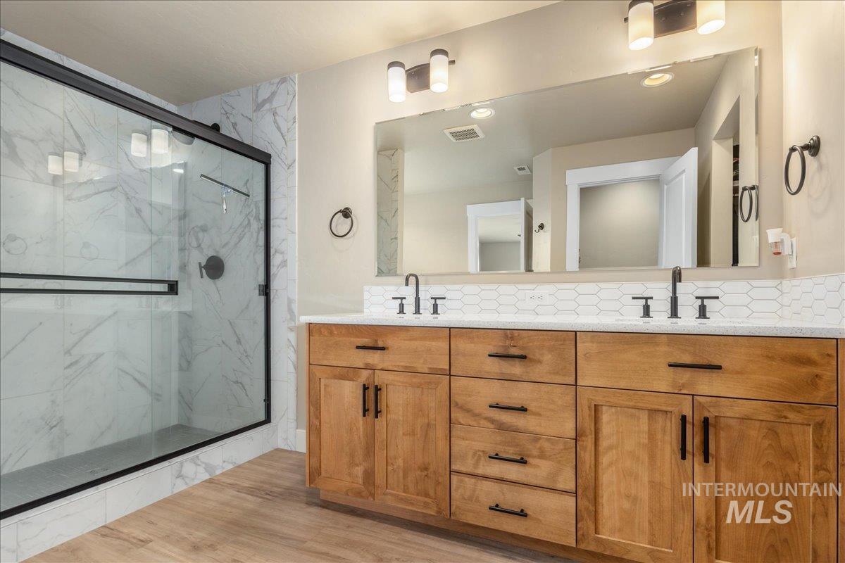 1216 N Kenora Ave., Star, Idaho 83669, 5 Bedrooms, 3.5 Bathrooms, Residential For Sale, Price $999,900,MLS 98980473