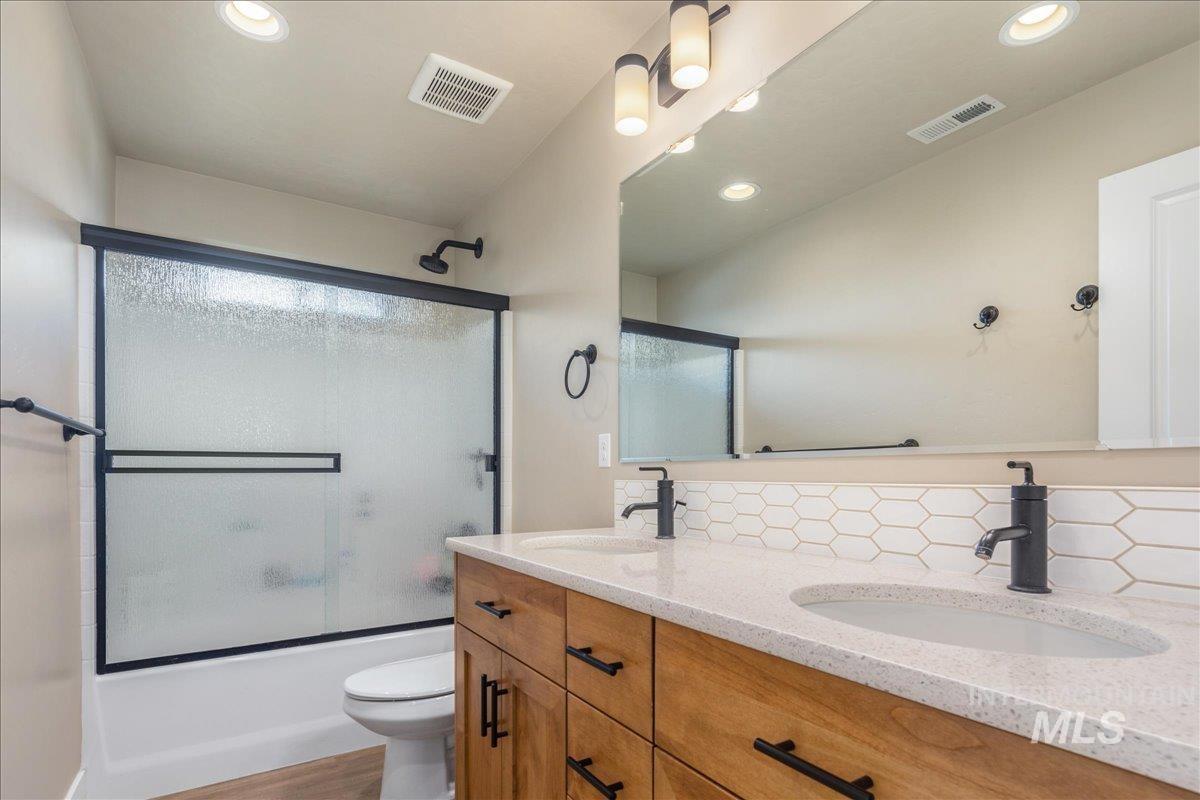 1216 N Kenora Ave., Star, Idaho 83669, 5 Bedrooms, 3.5 Bathrooms, Residential For Sale, Price $984,900, 98980473