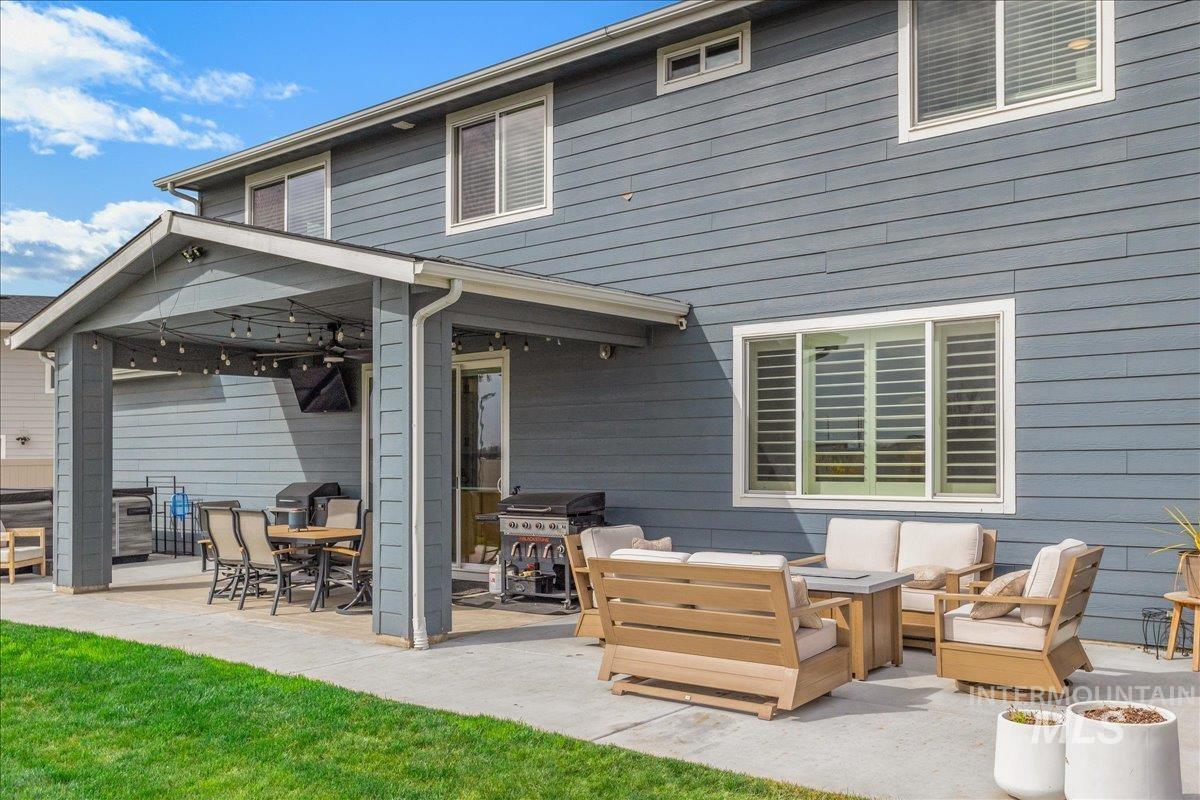 1216 N Kenora Ave., Star, Idaho 83669, 5 Bedrooms, 3.5 Bathrooms, Residential For Sale, Price $949,900, 98980473
