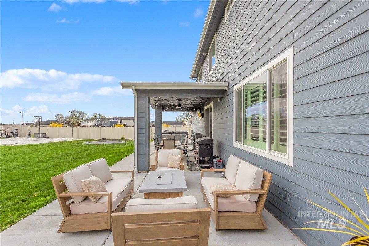 1216 N Kenora Ave., Star, Idaho 83669, 5 Bedrooms, 3.5 Bathrooms, Residential For Sale, Price $984,900, 98980473