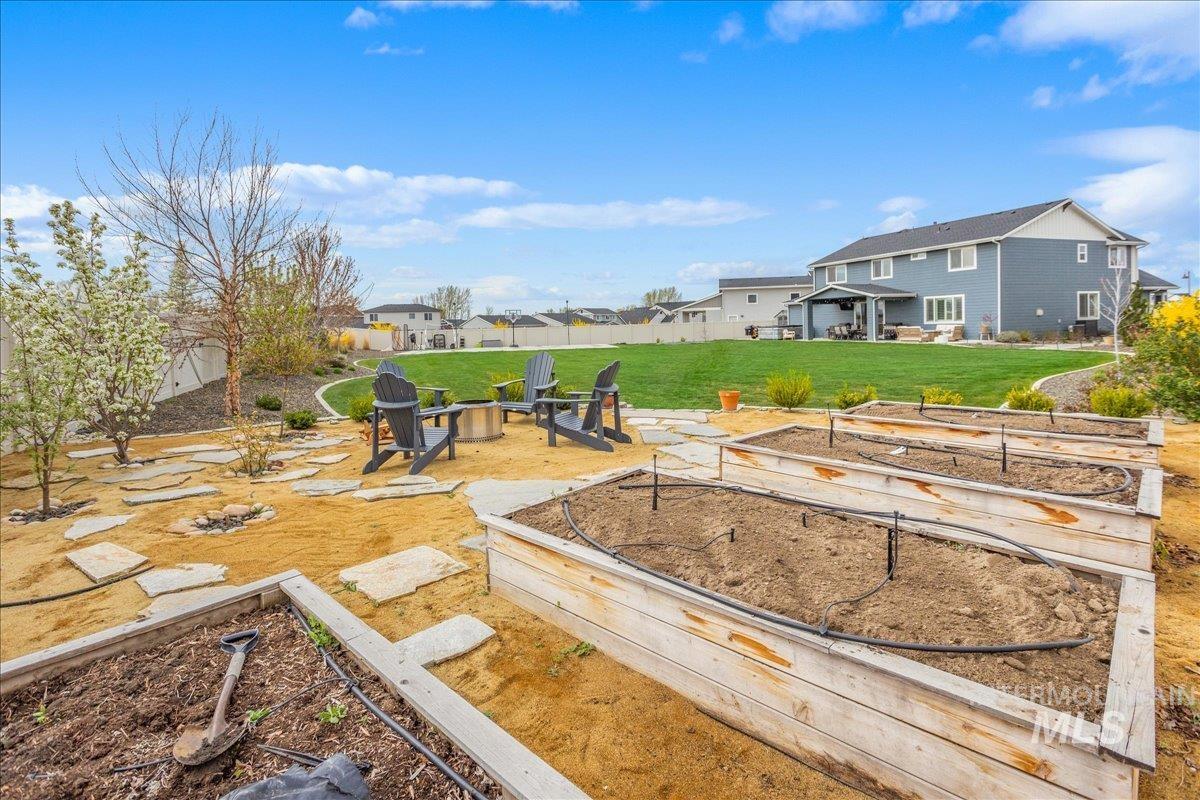 1216 N Kenora Ave., Star, Idaho 83669, 5 Bedrooms, 3.5 Bathrooms, Residential For Sale, Price $999,900,MLS 98980473