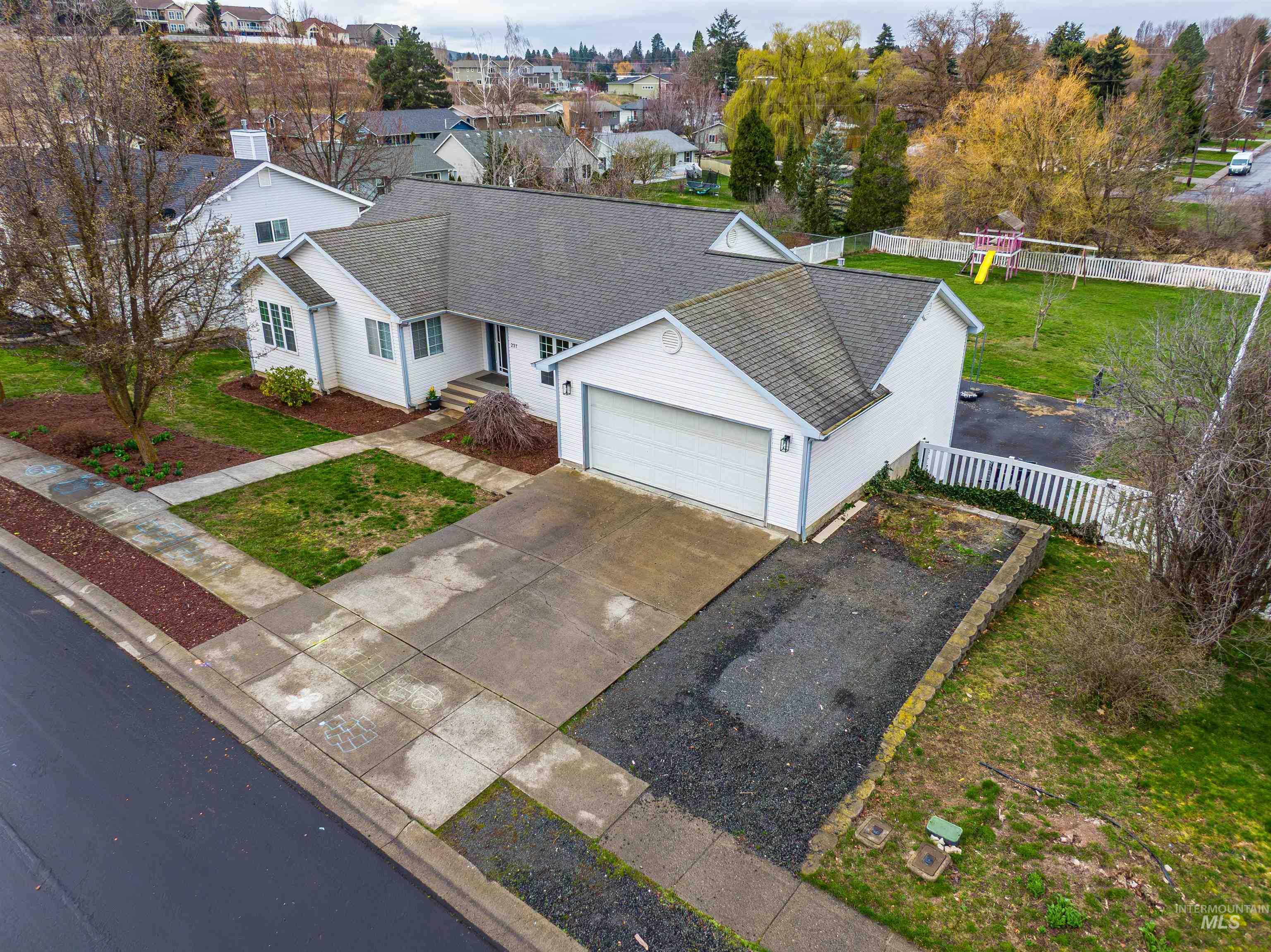 237 Sunrise Dr, Moscow, Idaho 83843, 5 Bedrooms, 3 Bathrooms, Residential For Sale, Price $719,000,MLS 98980475