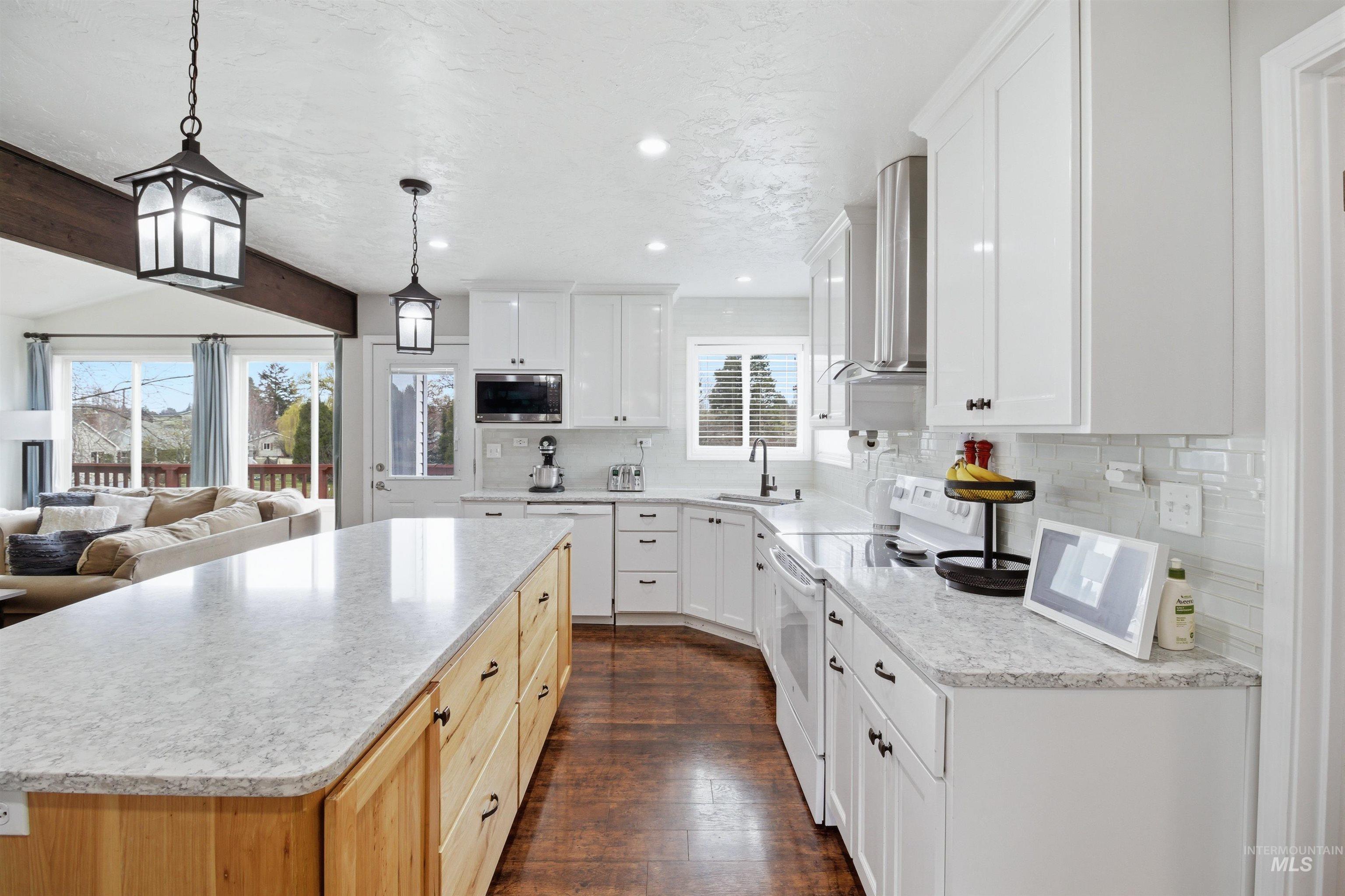 237 Sunrise Dr, Moscow, Idaho 83843, 5 Bedrooms, 3 Bathrooms, Residential For Sale, Price $719,000,MLS 98980475