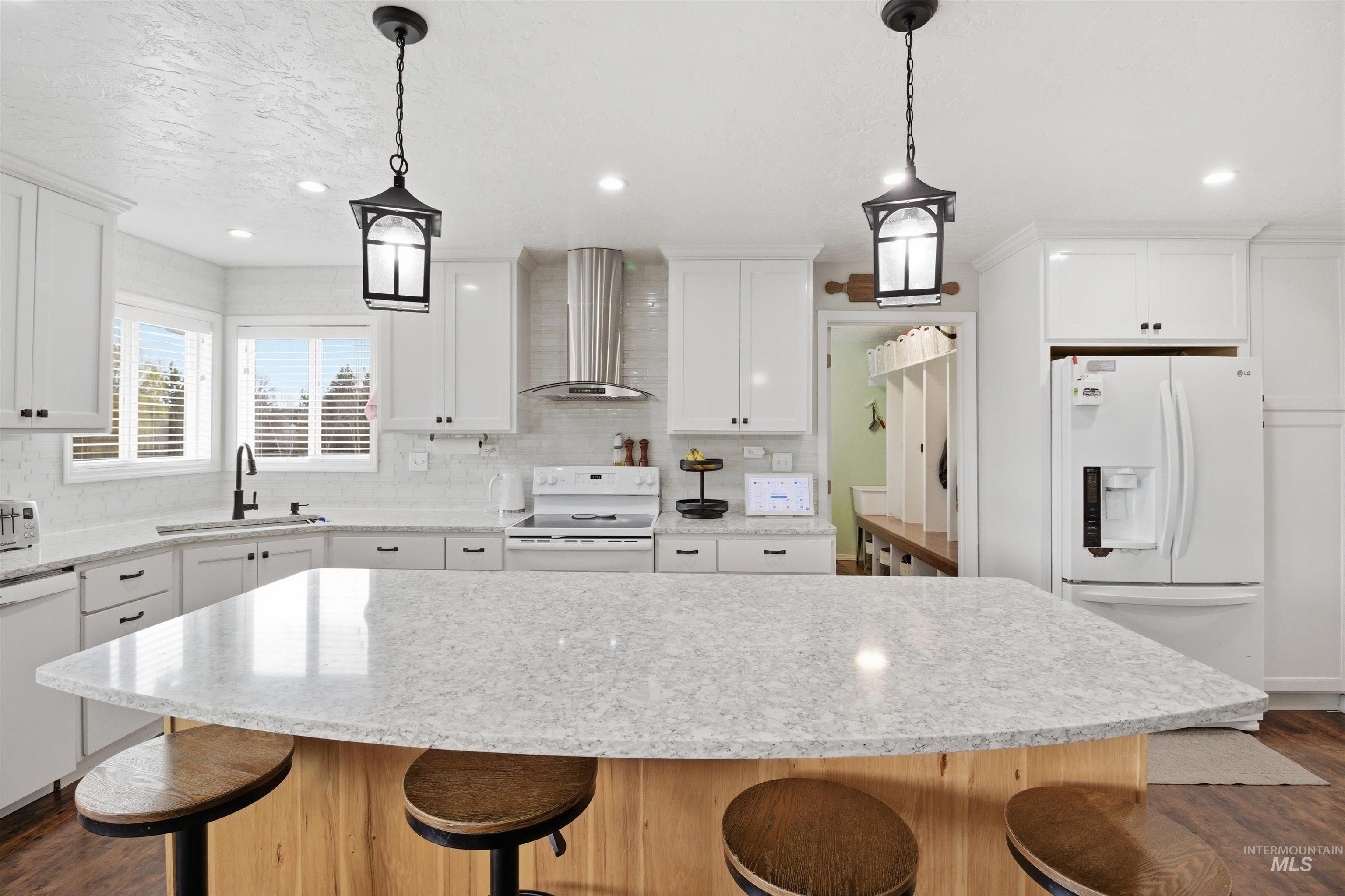 237 Sunrise Dr, Moscow, Idaho 83843, 5 Bedrooms, 3 Bathrooms, Residential For Sale, Price $719,000,MLS 98980475