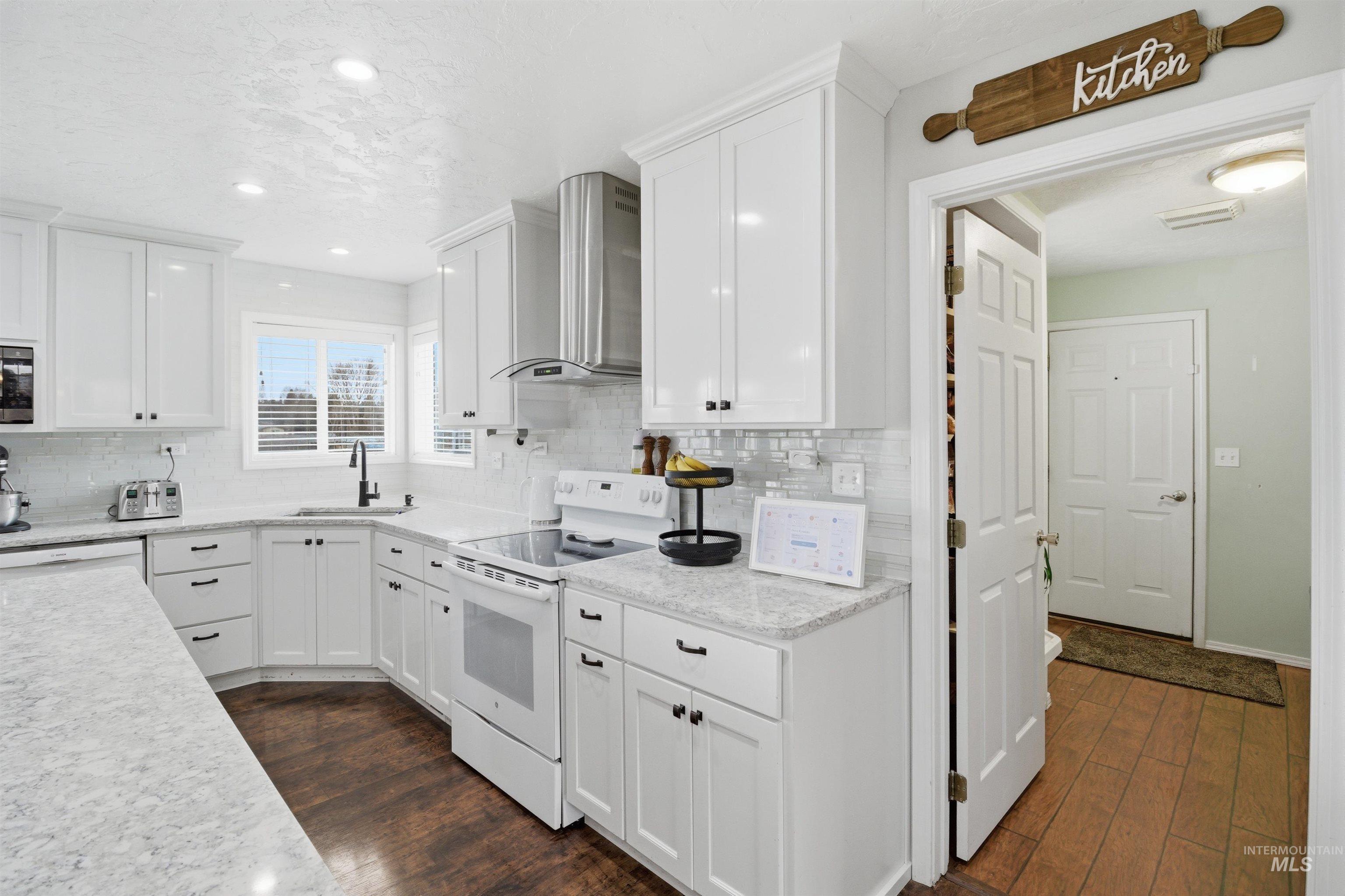 237 Sunrise Dr, Moscow, Idaho 83843, 5 Bedrooms, 3 Bathrooms, Residential For Sale, Price $719,000,MLS 98980475