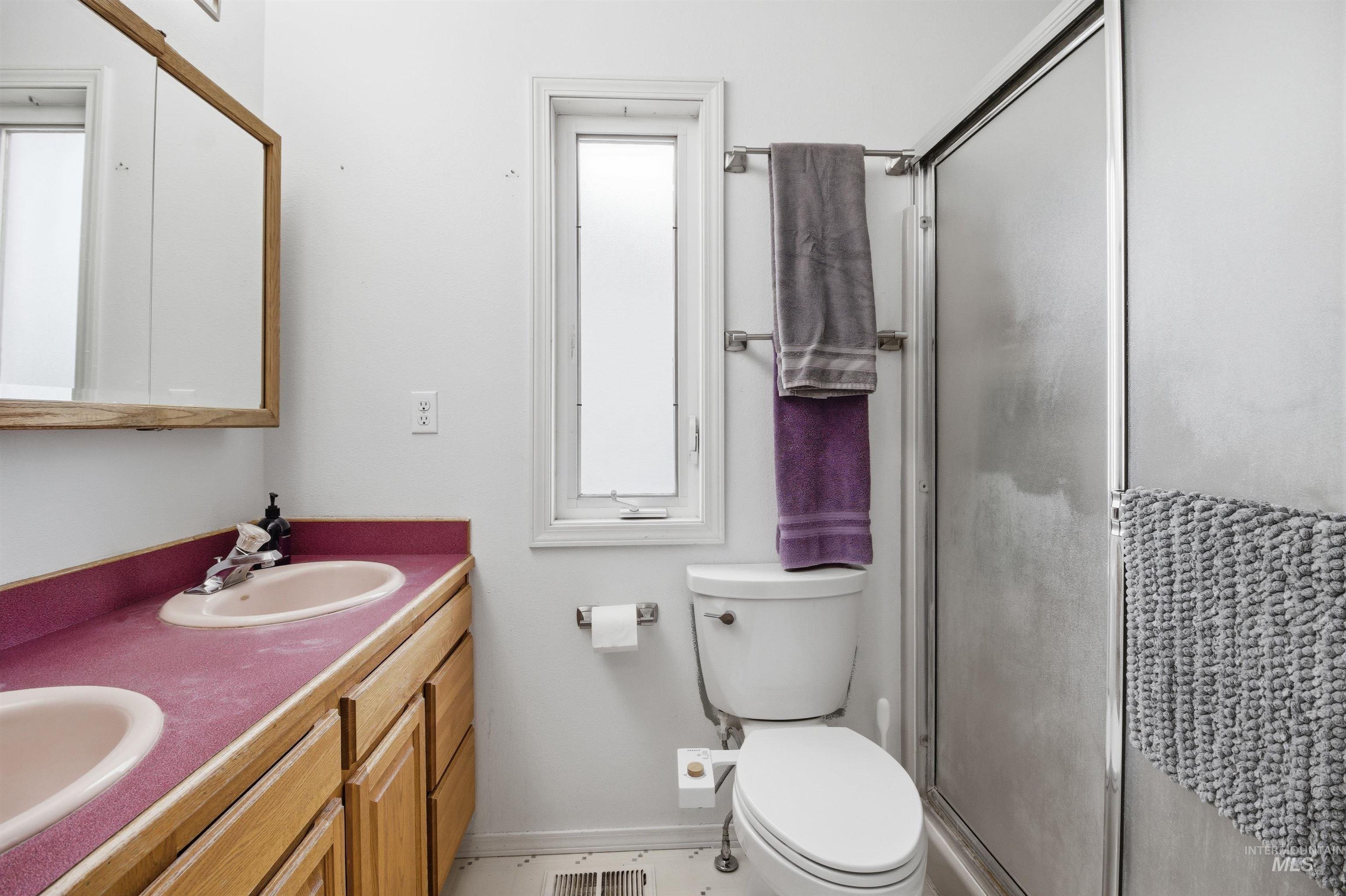 237 Sunrise Dr, Moscow, Idaho 83843, 5 Bedrooms, 3 Bathrooms, Residential For Sale, Price $719,000,MLS 98980475