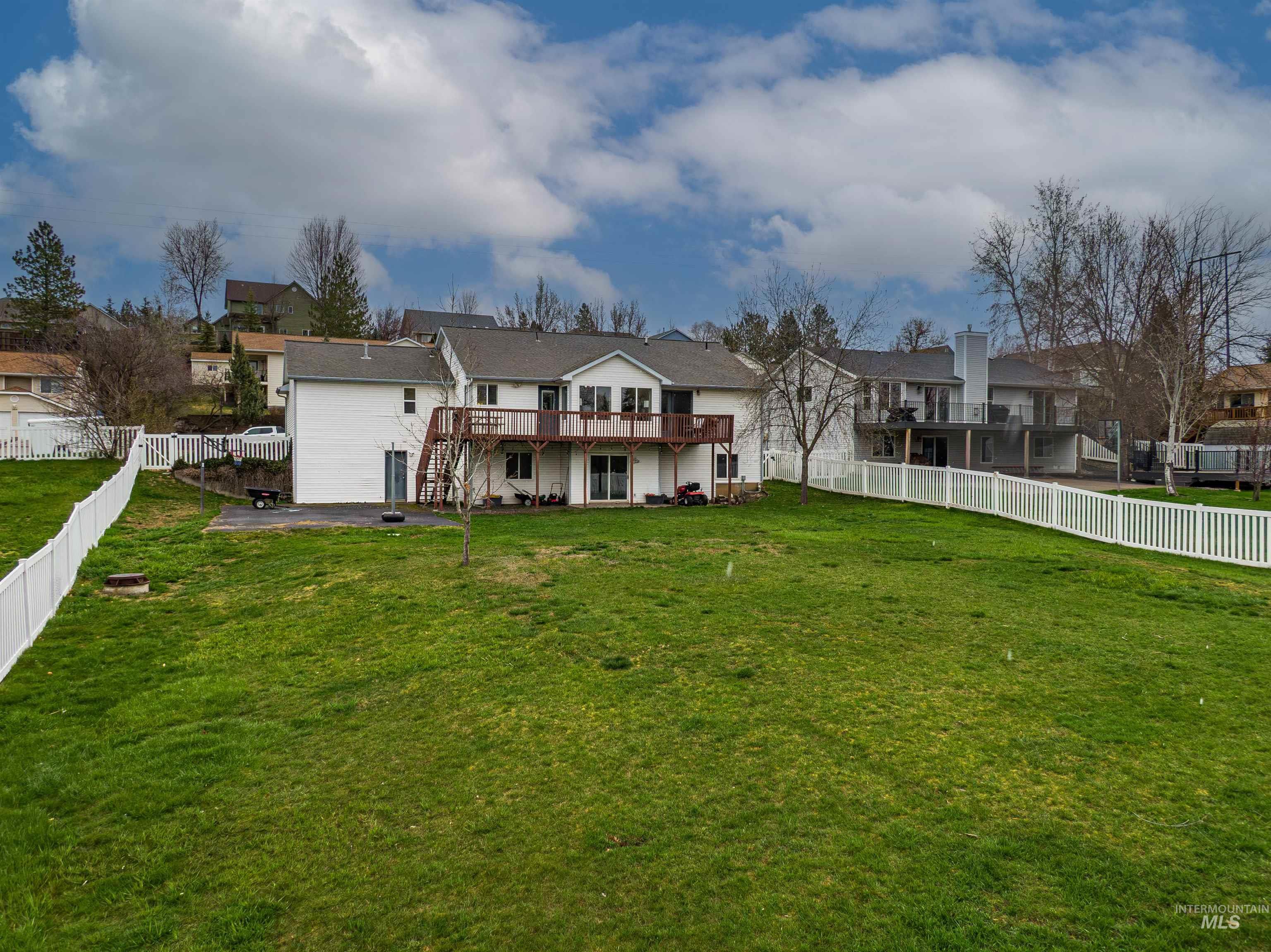 237 Sunrise Dr, Moscow, Idaho 83843, 5 Bedrooms, 3 Bathrooms, Residential For Sale, Price $719,000,MLS 98980475