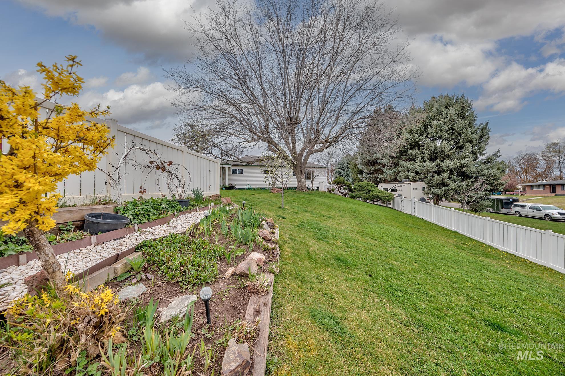 148 N 20th St, Payette, Idaho 83661, 3 Bedrooms, 2 Bathrooms, Residential For Sale, Price $399,000,MLS 98980477