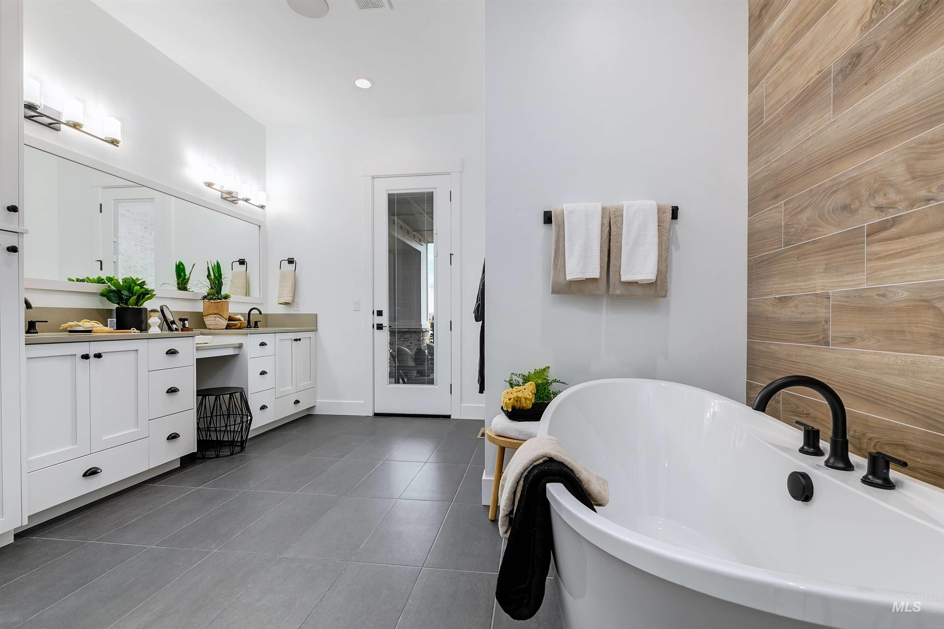 4390 W Strant Dr., Eagle, Idaho 83616, 3 Bedrooms, 2.5 Bathrooms, Residential For Sale, Price $1,416,907,MLS 98980480