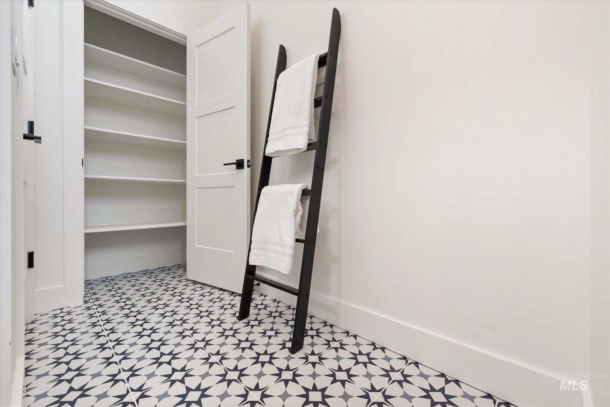 5616 W Grover St, Boise, Idaho 83705, 4 Bedrooms, 3 Bathrooms, Residential For Sale, Price $799,800,MLS 98980481