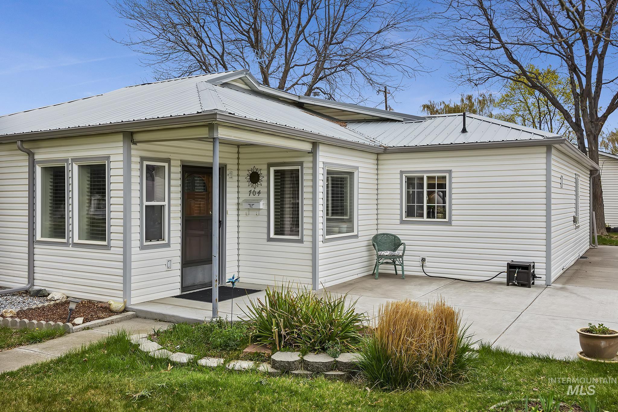 704 E Avenue D, Jerome, Idaho 83338, 3 Bedrooms, 2 Bathrooms, Residential For Sale, Price $349,950,MLS 98980482