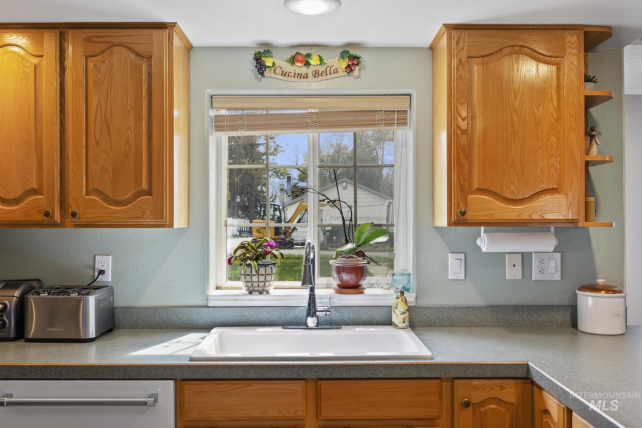 704 E Avenue D, Jerome, Idaho 83338, 3 Bedrooms, 2 Bathrooms, Residential For Sale, Price $349,950,MLS 98980482