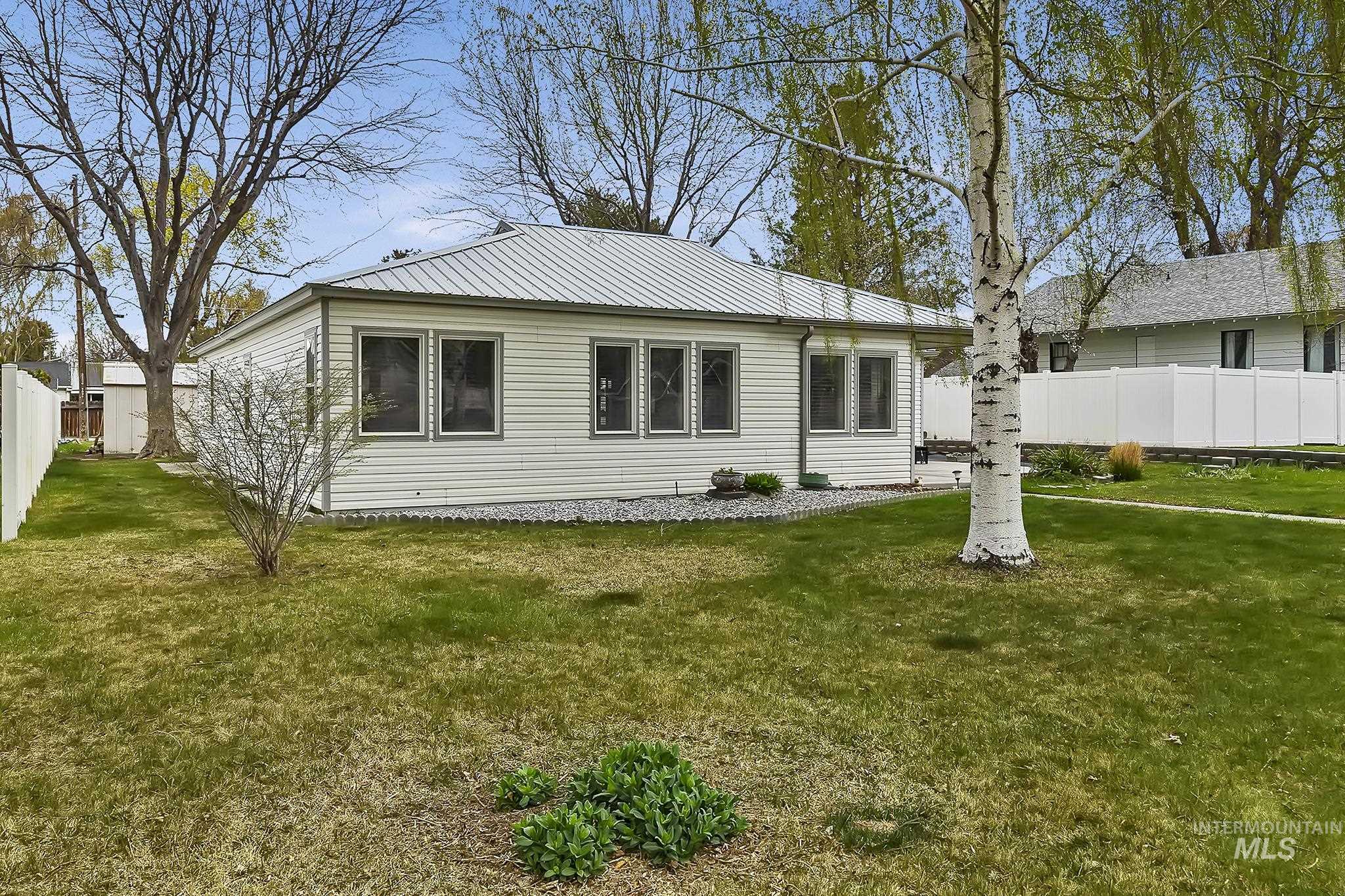 704 E Avenue D, Jerome, Idaho 83338, 3 Bedrooms, 2 Bathrooms, Residential For Sale, Price $349,950,MLS 98980482