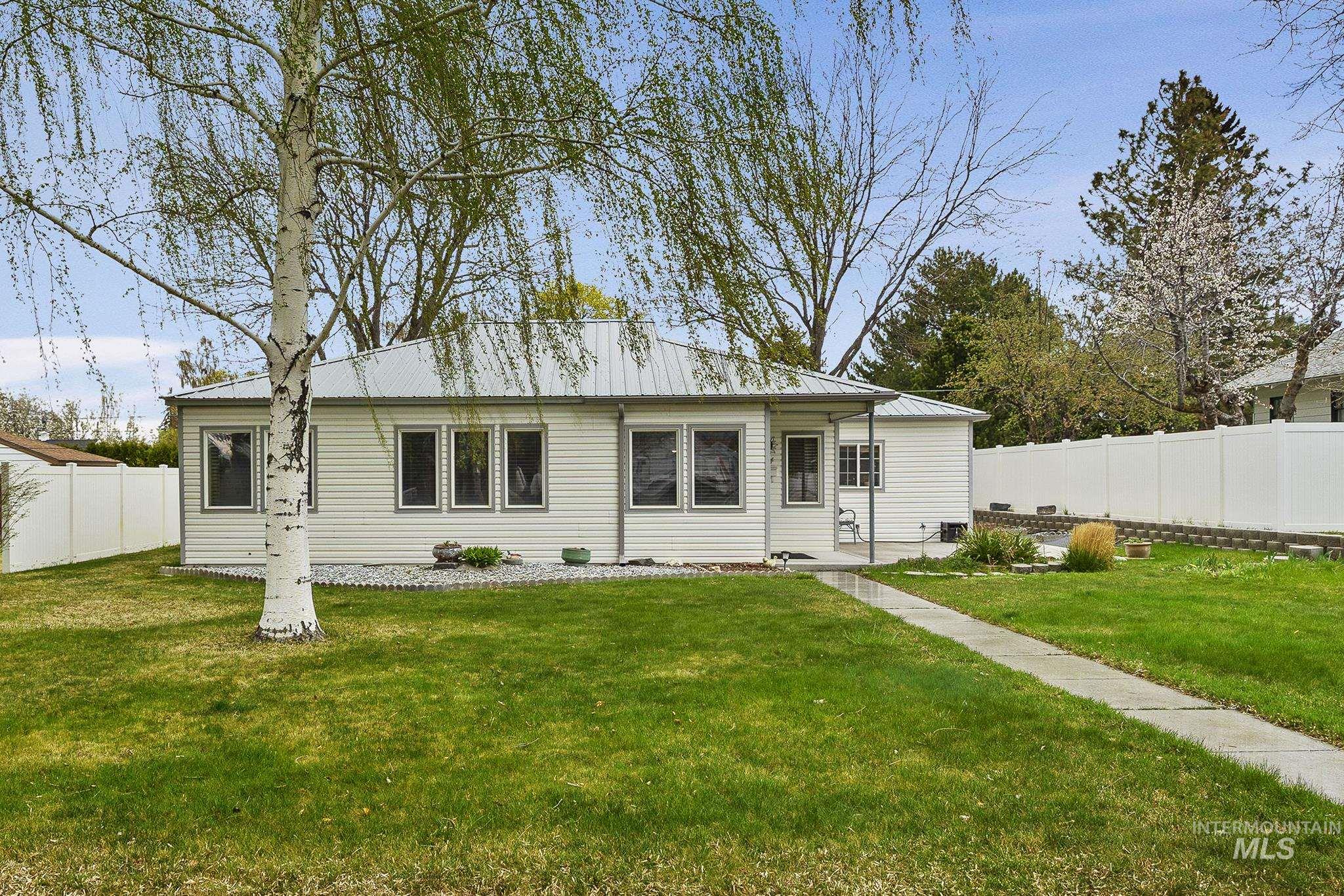 704 E Avenue D, Jerome, Idaho 83338, 3 Bedrooms, 2 Bathrooms, Residential For Sale, Price $349,950,MLS 98980482