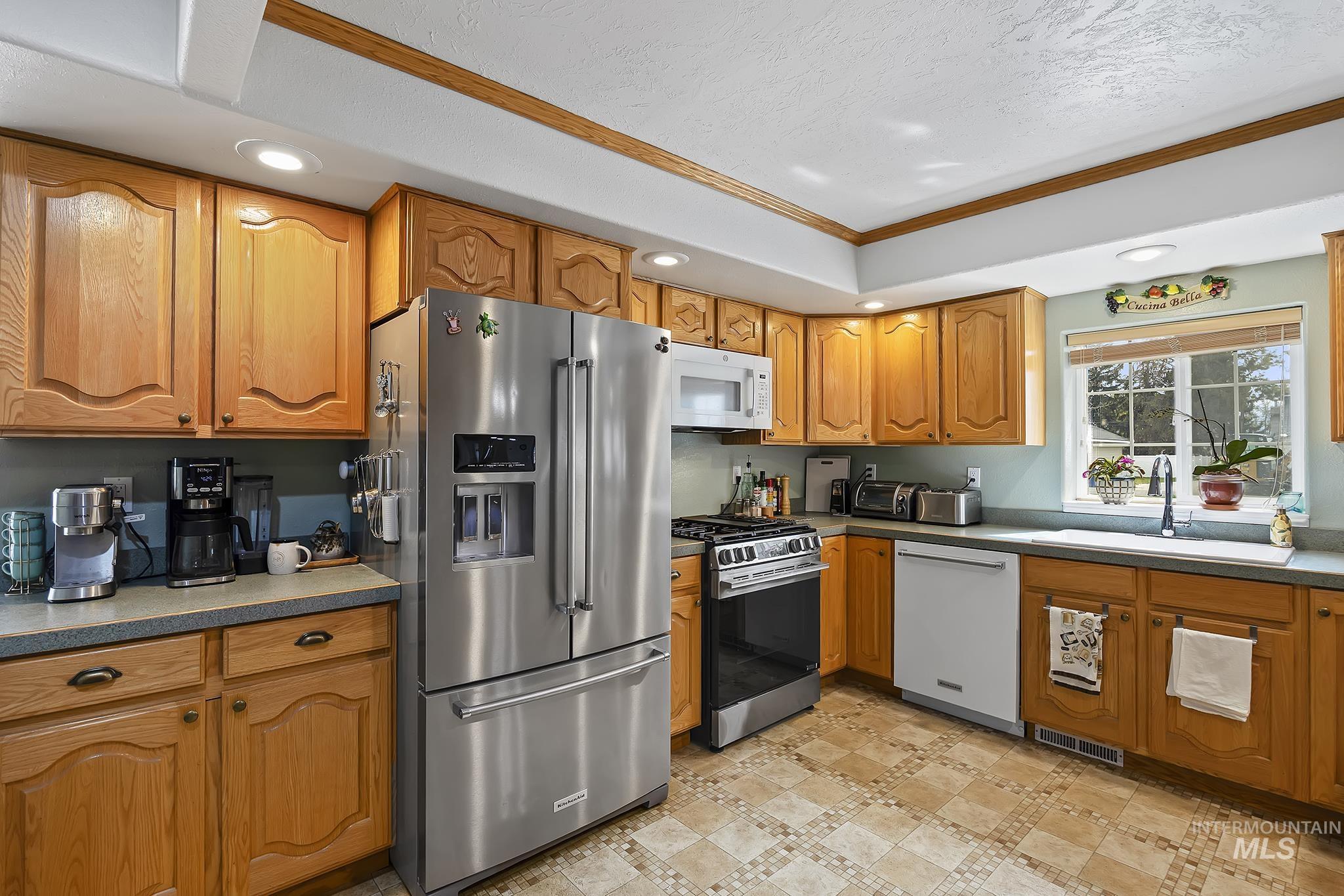 704 E Avenue D, Jerome, Idaho 83338, 3 Bedrooms, 2 Bathrooms, Residential For Sale, Price $349,950,MLS 98980482