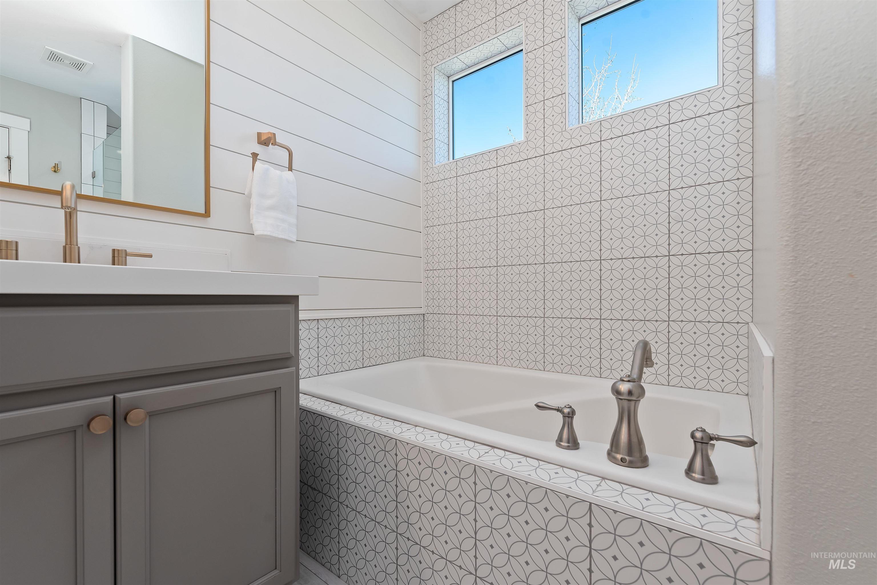 2610 N Snowbell Rd, Kuna, Idaho 83634-3417, 5 Bedrooms, 2.5 Bathrooms, Residential For Sale, Price $600,000,MLS 98980484