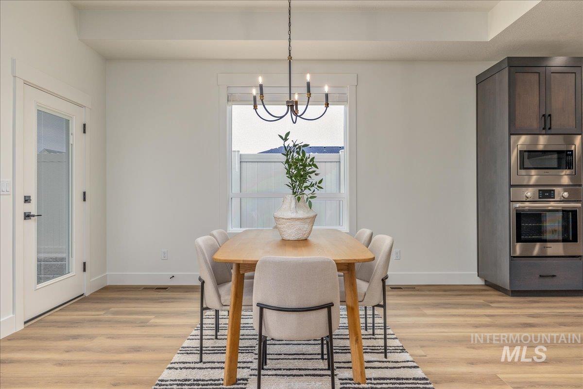 440 S Radiator Way, Boise, Idaho 83716, 3 Bedrooms, 2 Bathrooms, Residential For Sale, Price $470,000,MLS 98980487