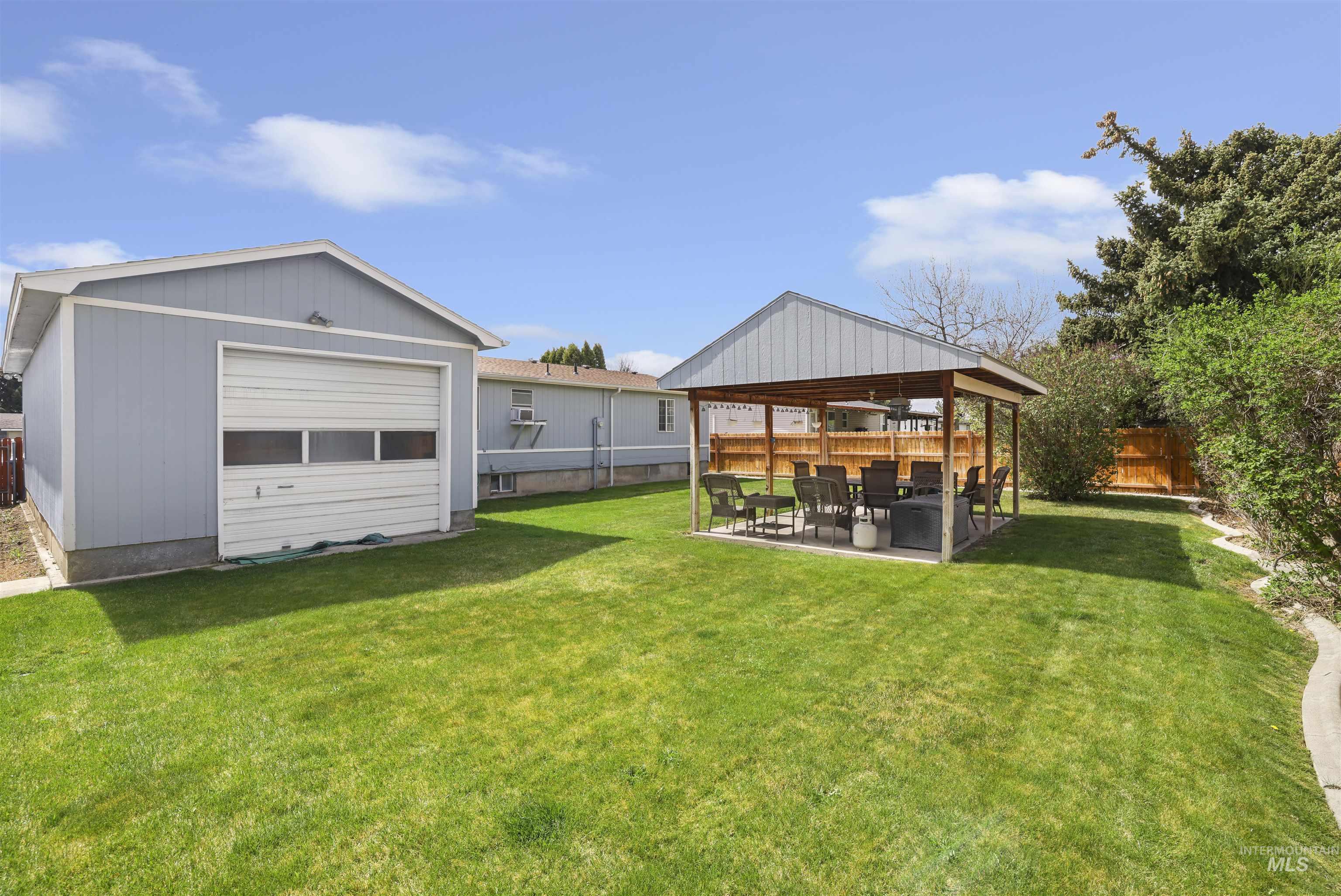 328 E Ave J, Jerome, Idaho 83338, 4 Bedrooms, 1 Bathroom, Residential For Sale, Price $289,900,MLS 98980488