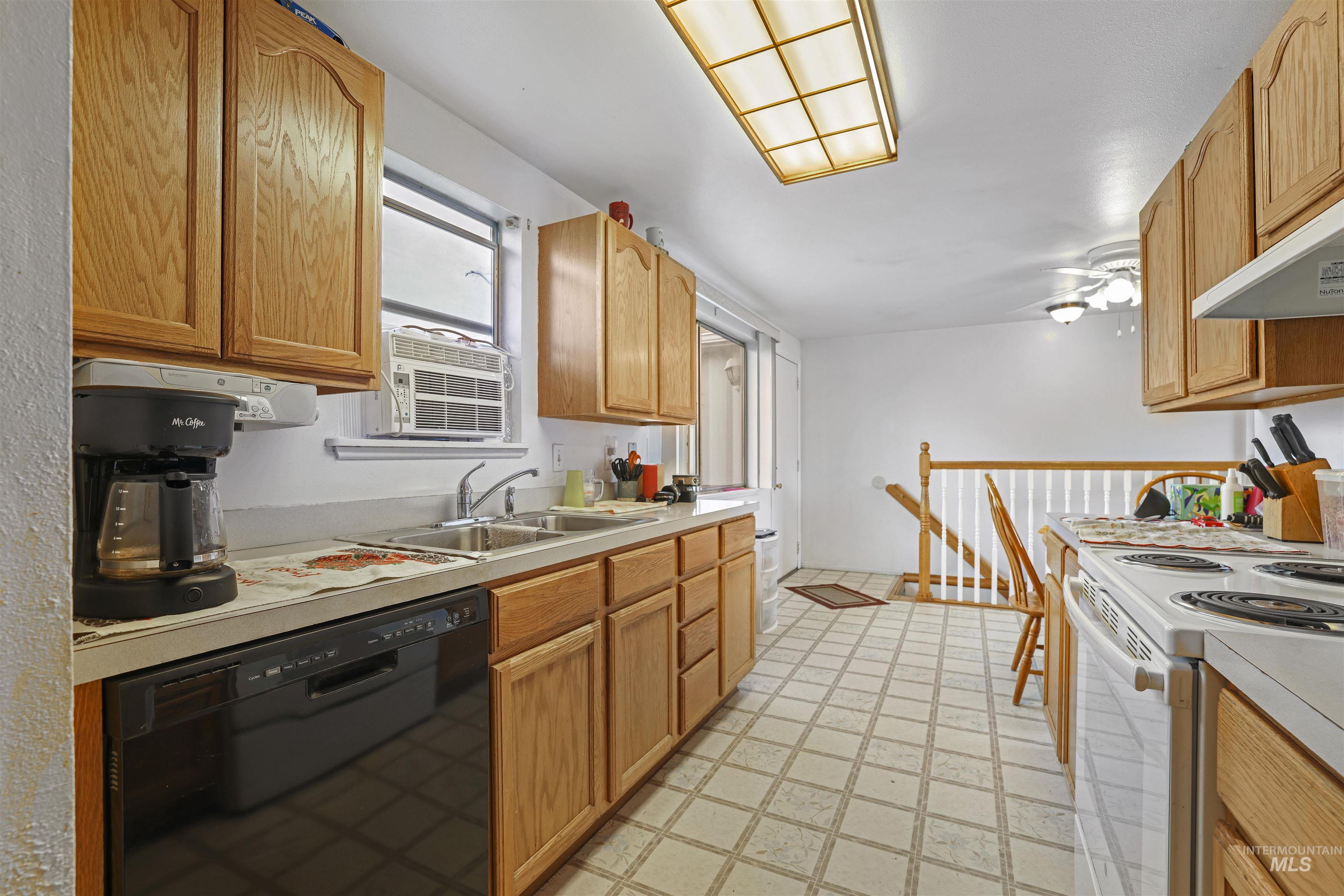 328 E Ave J, Jerome, Idaho 83338, 4 Bedrooms, 1 Bathroom, Residential For Sale, Price $289,900,MLS 98980488