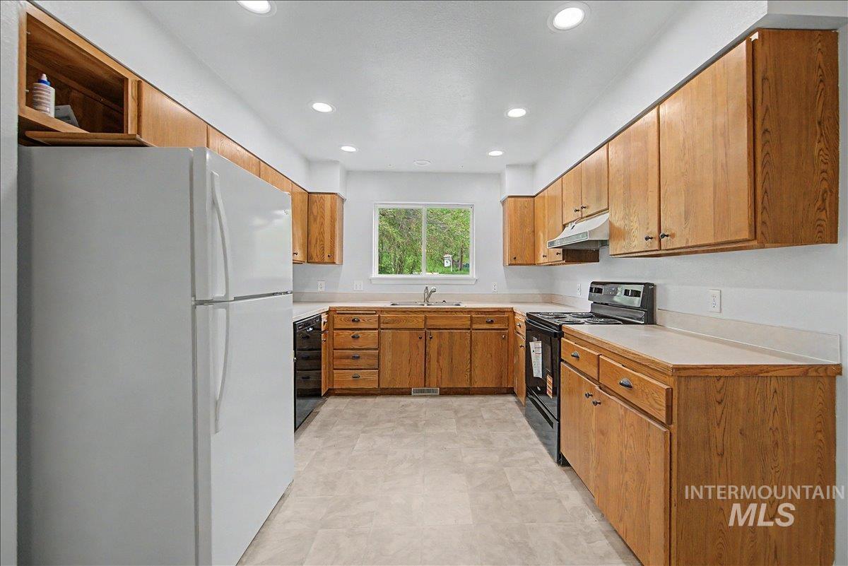 2501 W Hill Rd, Boise, Idaho 83702, 3 Bedrooms, 2 Bathrooms, Residential For Sale, Price $544,900, 98980489