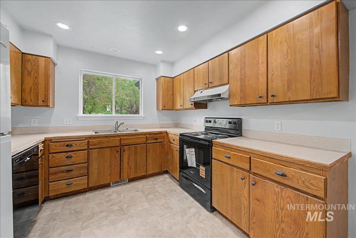 2501 W Hill Rd, Boise, Idaho 83702, 3 Bedrooms, 2 Bathrooms, Residential For Sale, Price $544,900, 98980489