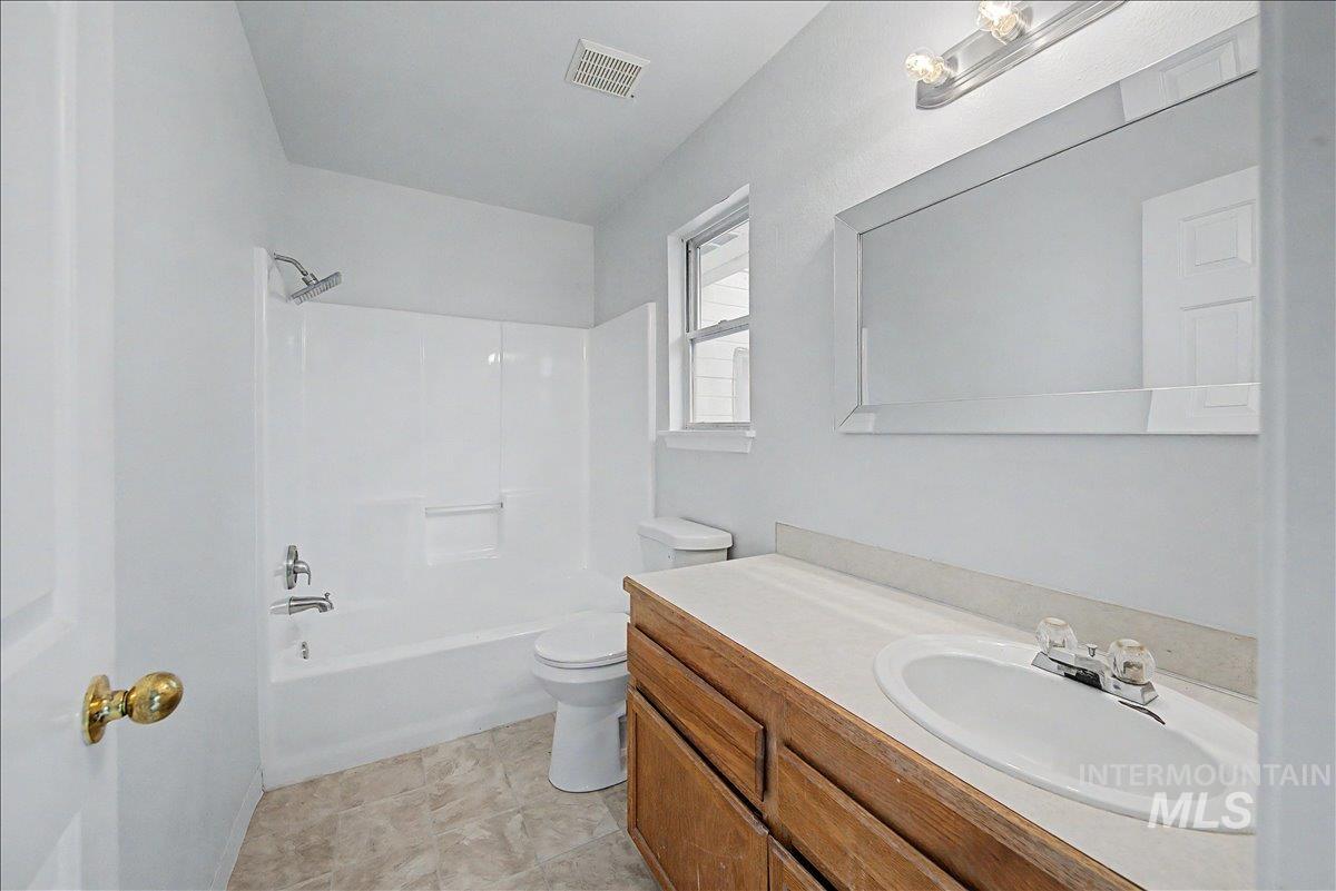 2501 W Hill Rd, Boise, Idaho 83702, 3 Bedrooms, 2 Bathrooms, Residential For Sale, Price $544,900, 98980489