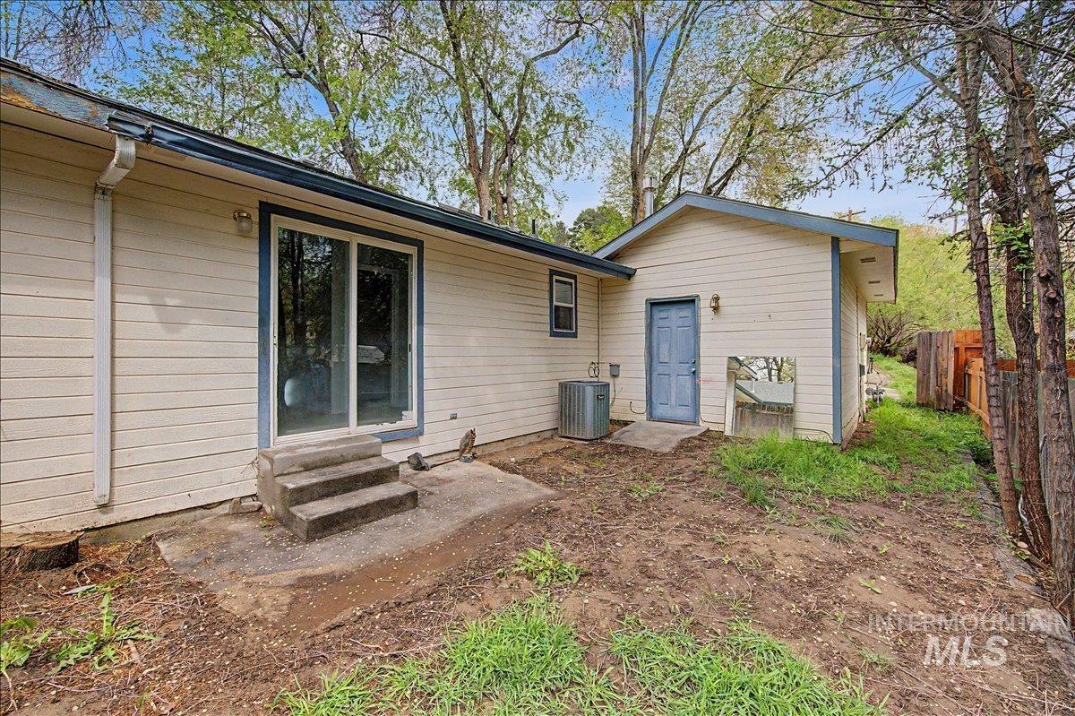 2501 W Hill Rd, Boise, Idaho 83702, 3 Bedrooms, 2 Bathrooms, Residential For Sale, Price $544,900, 98980489