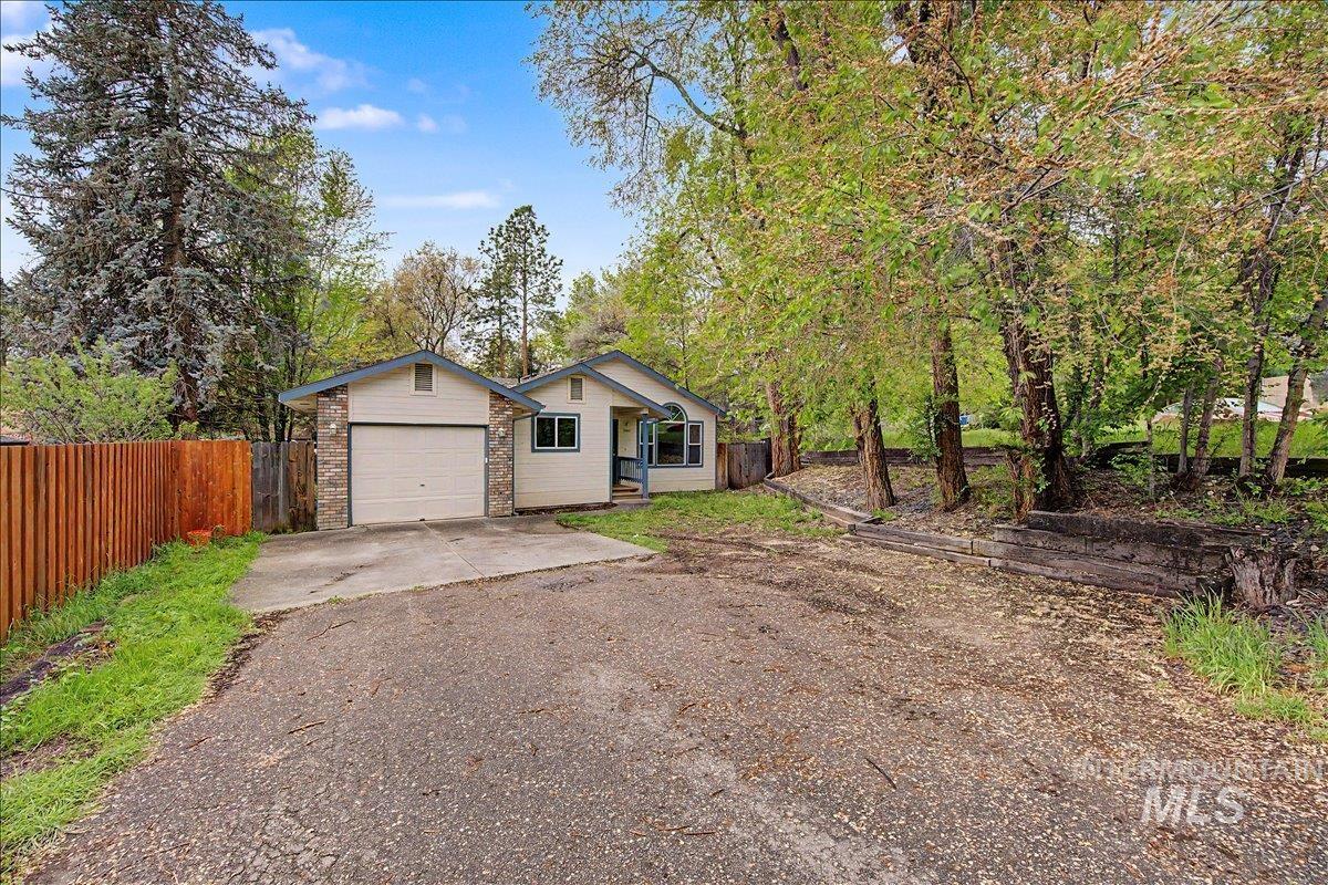 2501 W Hill Rd, Boise, Idaho 83702, 3 Bedrooms, 2 Bathrooms, Residential For Sale, Price $544,900, 98980489