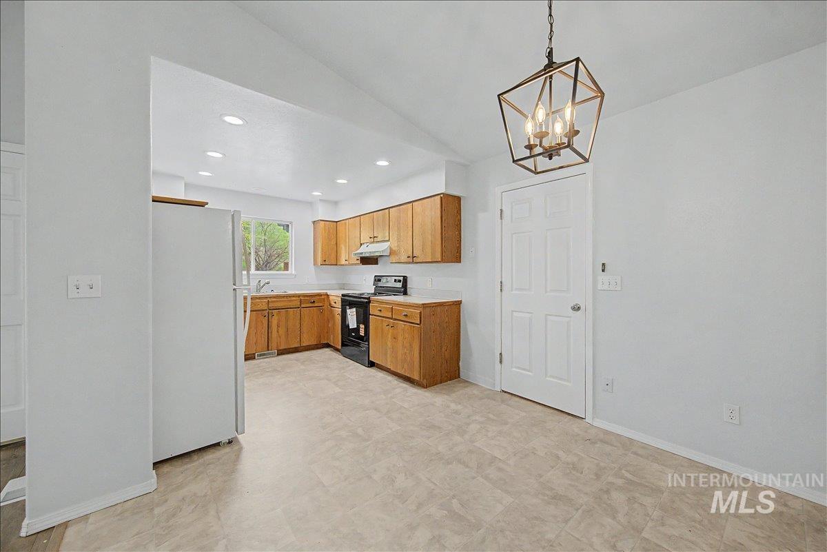 2501 W Hill Rd, Boise, Idaho 83702, 3 Bedrooms, 2 Bathrooms, Residential For Sale, Price $544,900, 98980489