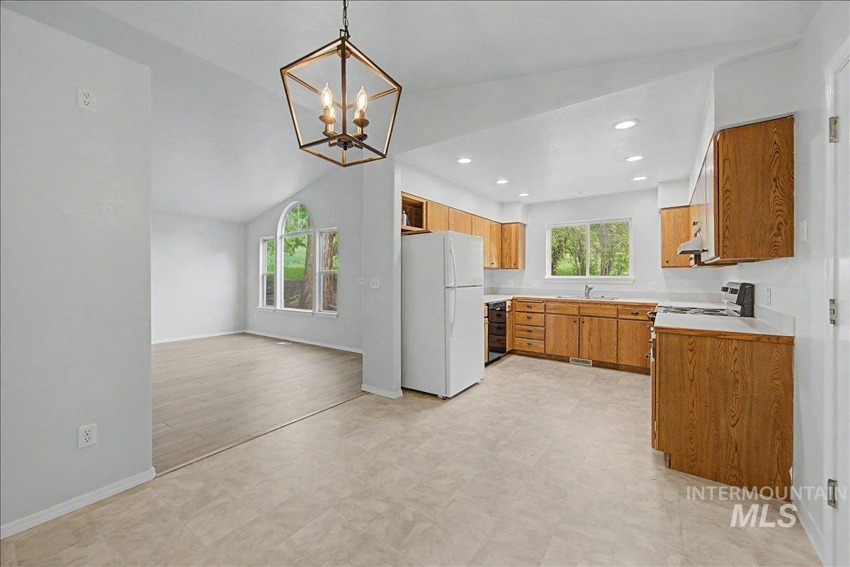 2501 W Hill Rd, Boise, Idaho 83702, 3 Bedrooms, 2 Bathrooms, Residential For Sale, Price $544,900, 98980489