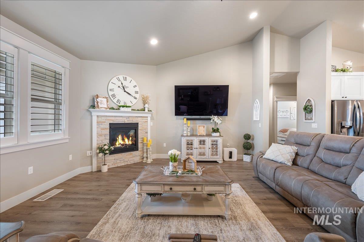 4376 Wagon, Nampa, Idaho 83687, 4 Bedrooms, 3 Bathrooms, Residential For Sale, Price $565,000,MLS 98980491