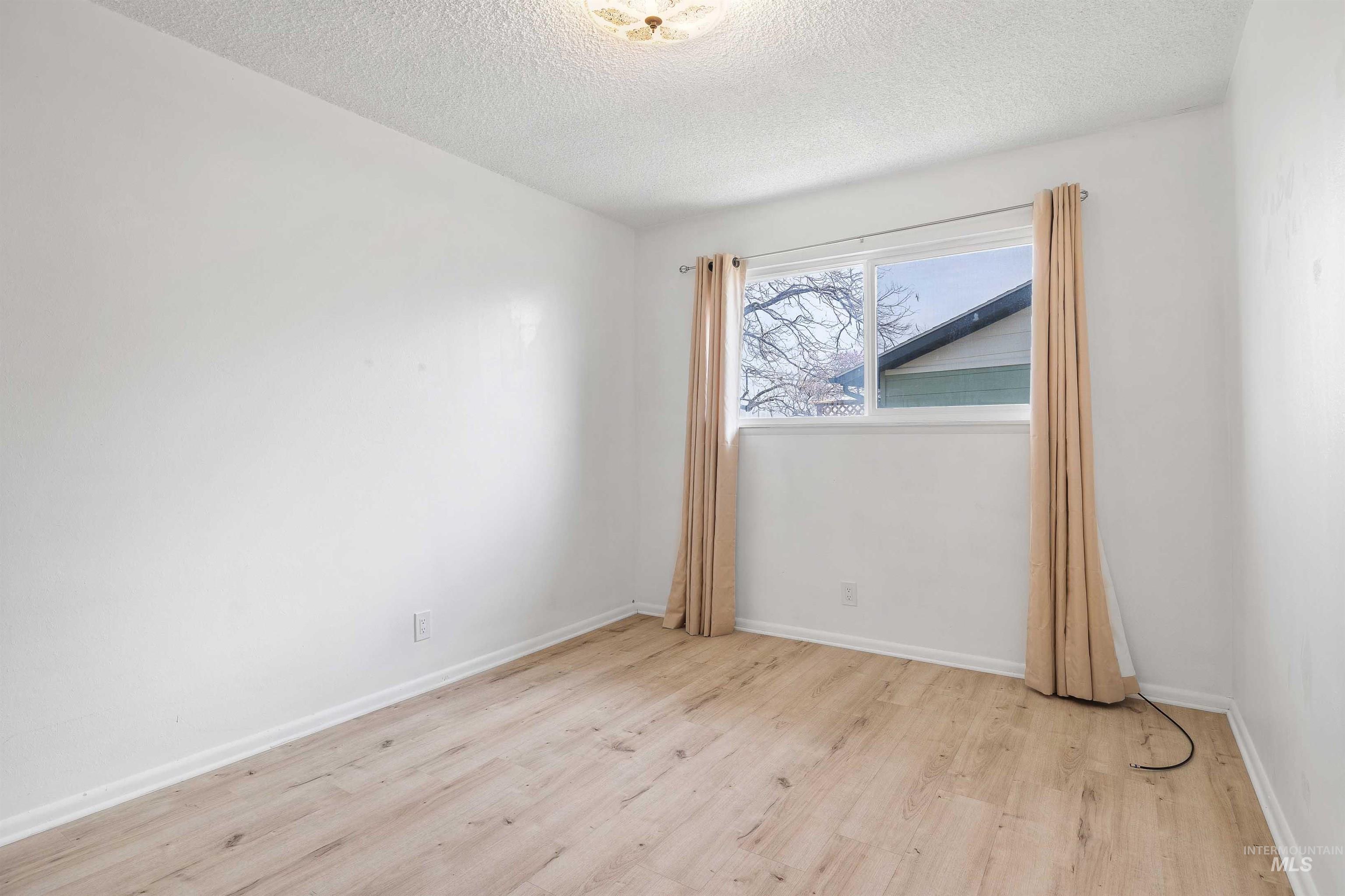 1088 Trotter Dr, Twin Falls, Idaho 83301-6966, 4 Bedrooms, 3 Bathrooms, Residential For Sale, Price $420,000,MLS 98980495