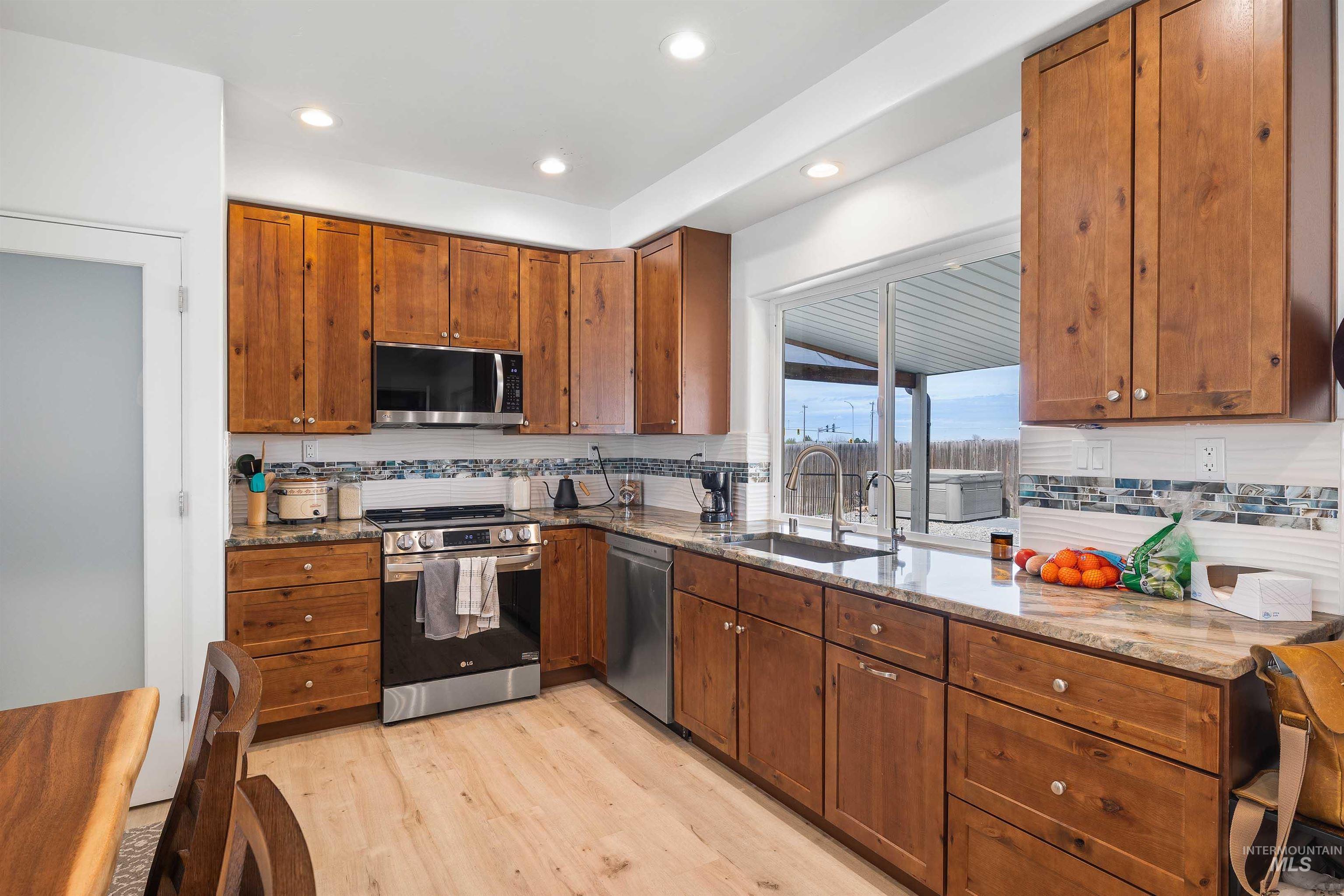 1088 Trotter Dr, Twin Falls, Idaho 83301-6966, 4 Bedrooms, 3 Bathrooms, Residential For Sale, Price $420,000,MLS 98980495