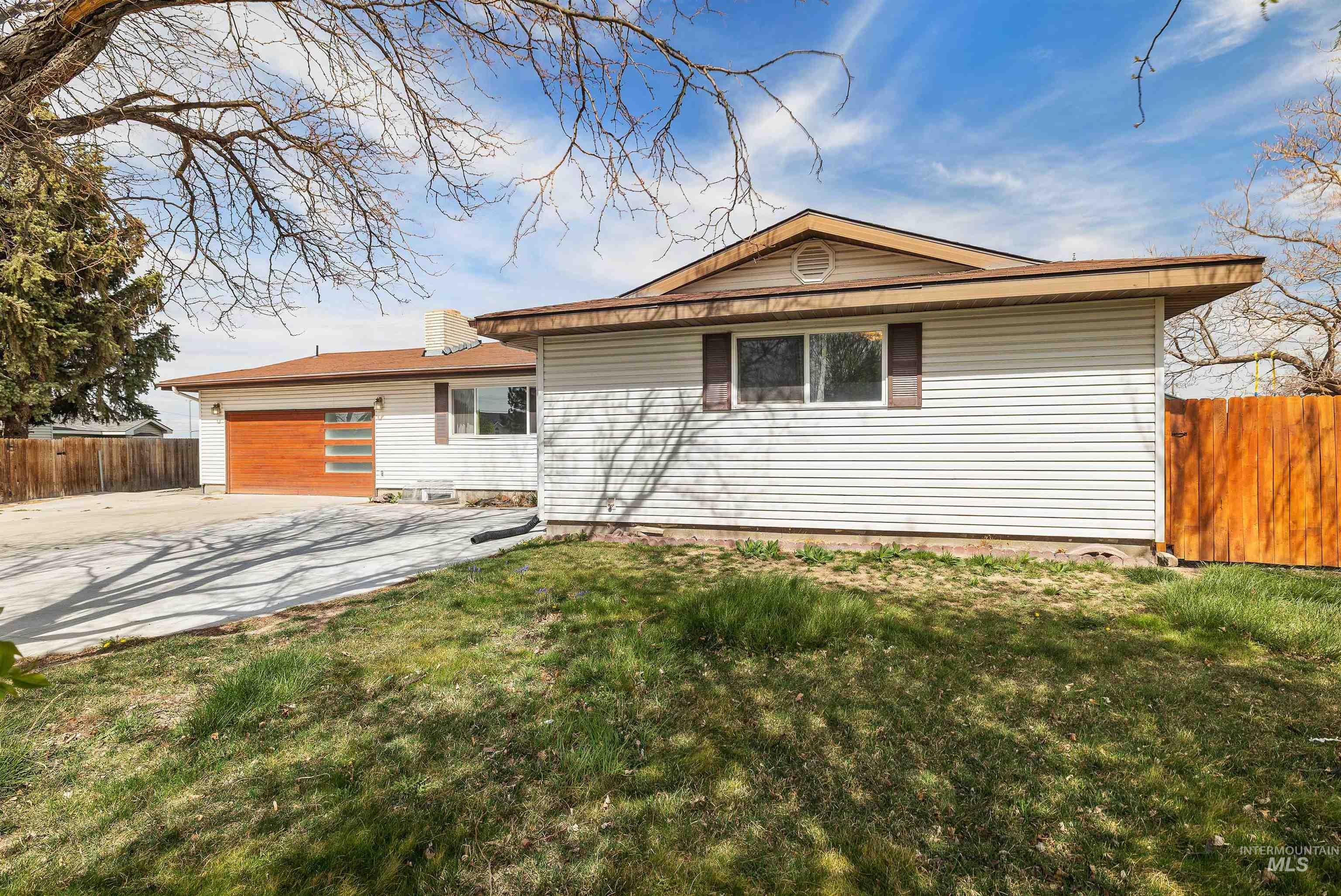 1088 Trotter Dr, Twin Falls, Idaho 83301-6966, 4 Bedrooms, 3 Bathrooms, Residential For Sale, Price $420,000,MLS 98980495