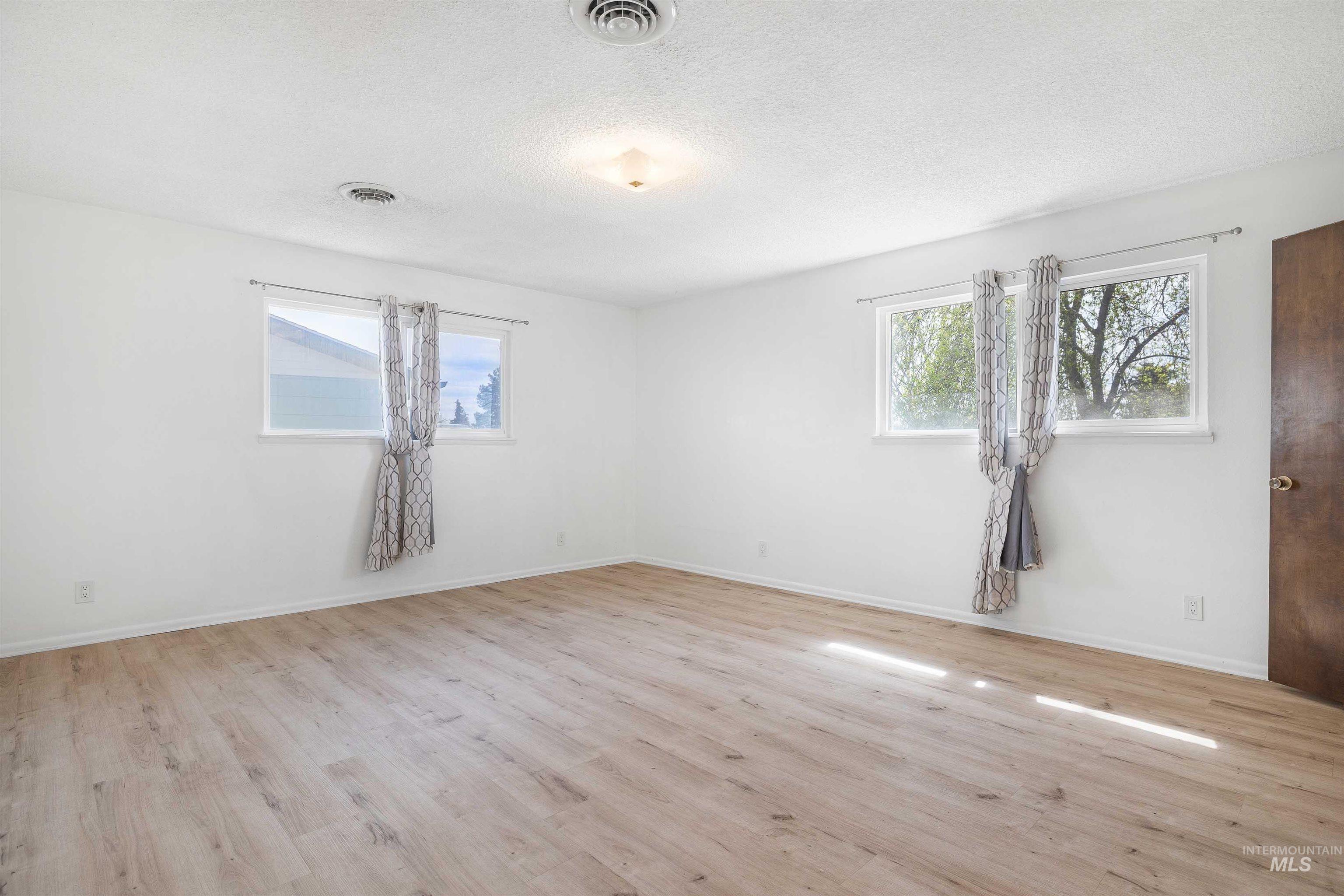 1088 Trotter Dr, Twin Falls, Idaho 83301-6966, 4 Bedrooms, 3 Bathrooms, Residential For Sale, Price $420,000,MLS 98980495