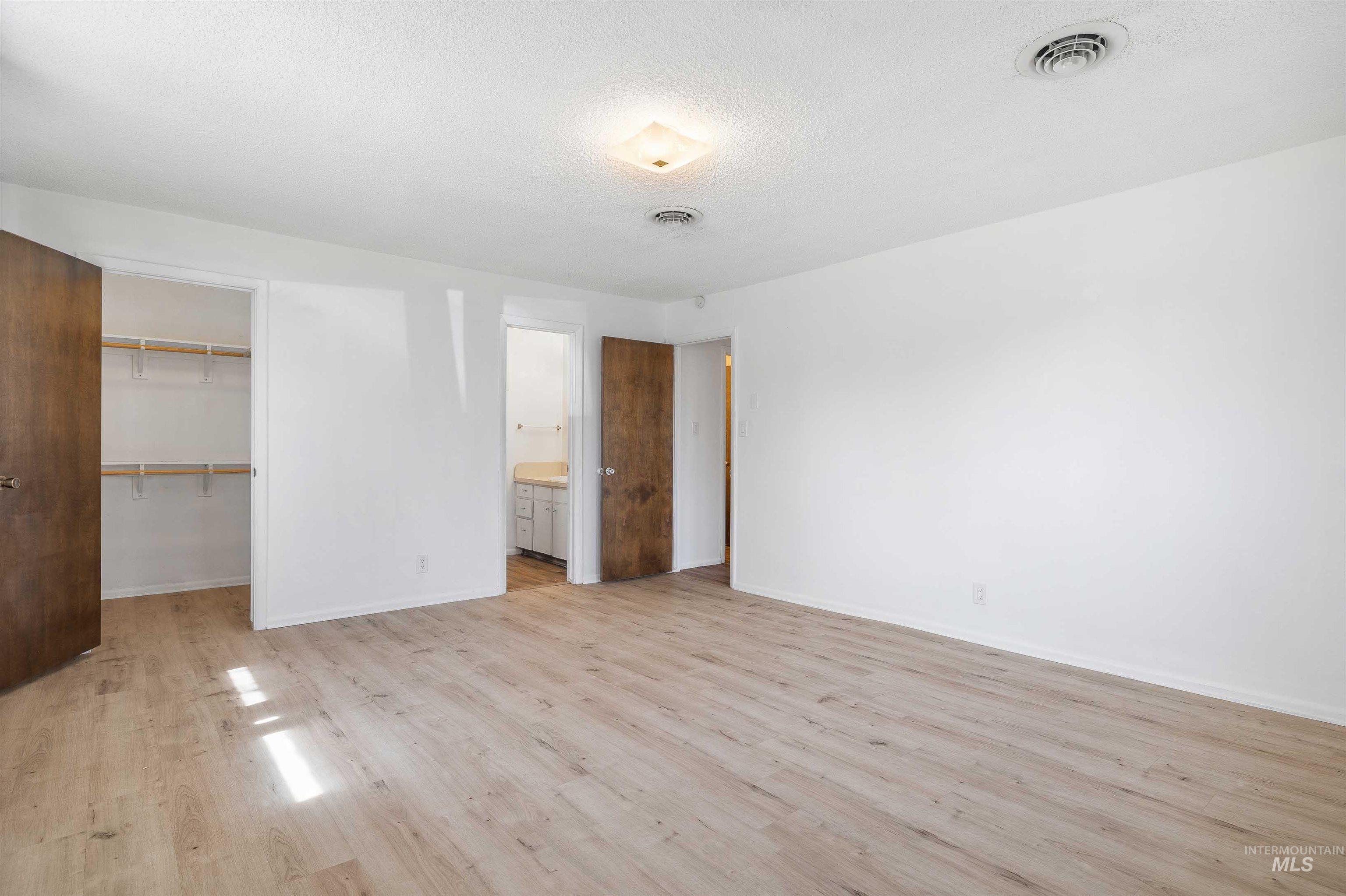 1088 Trotter Dr, Twin Falls, Idaho 83301-6966, 4 Bedrooms, 3 Bathrooms, Residential For Sale, Price $420,000,MLS 98980495