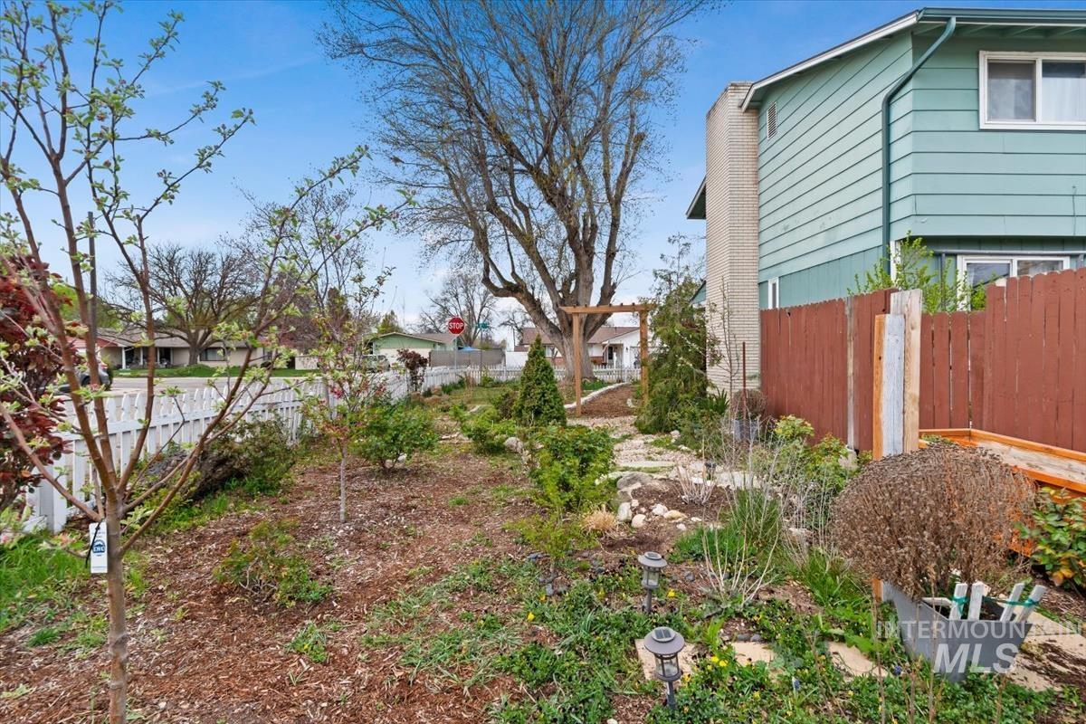 1114 NW 11th St, Meridian, Idaho 83642, 4 Bedrooms, 3 Bathrooms, Residential For Sale, Price $419,500,MLS 98980497