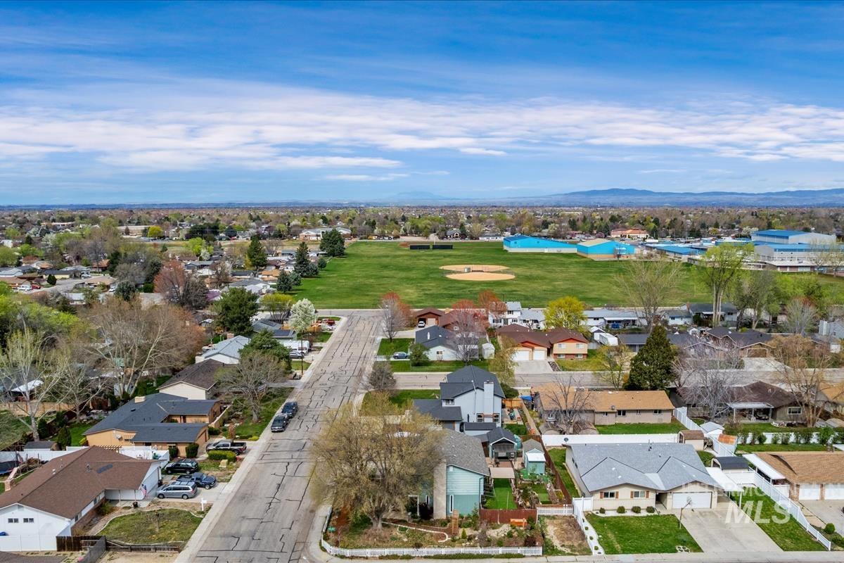 1114 NW 11th St, Meridian, Idaho 83642, 4 Bedrooms, 3 Bathrooms, Residential For Sale, Price $419,500,MLS 98980497