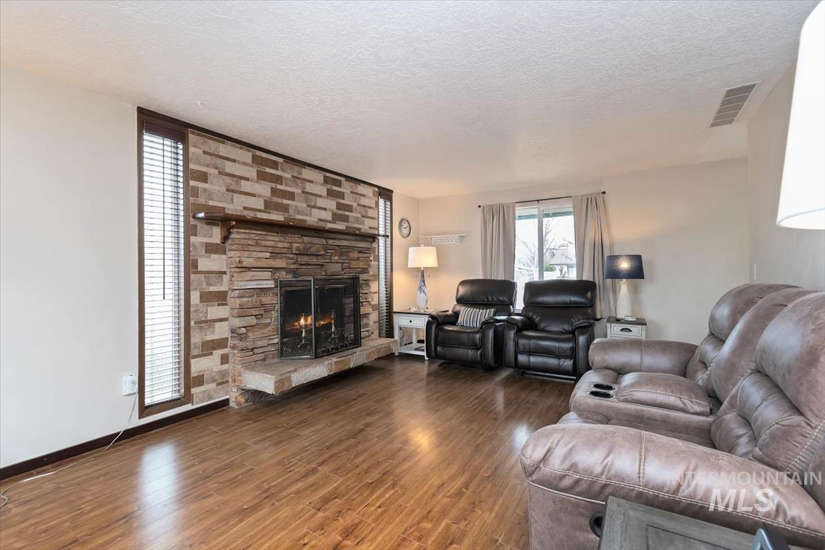 1114 NW 11th St, Meridian, Idaho 83642, 4 Bedrooms, 3 Bathrooms, Residential For Sale, Price $419,500,MLS 98980497