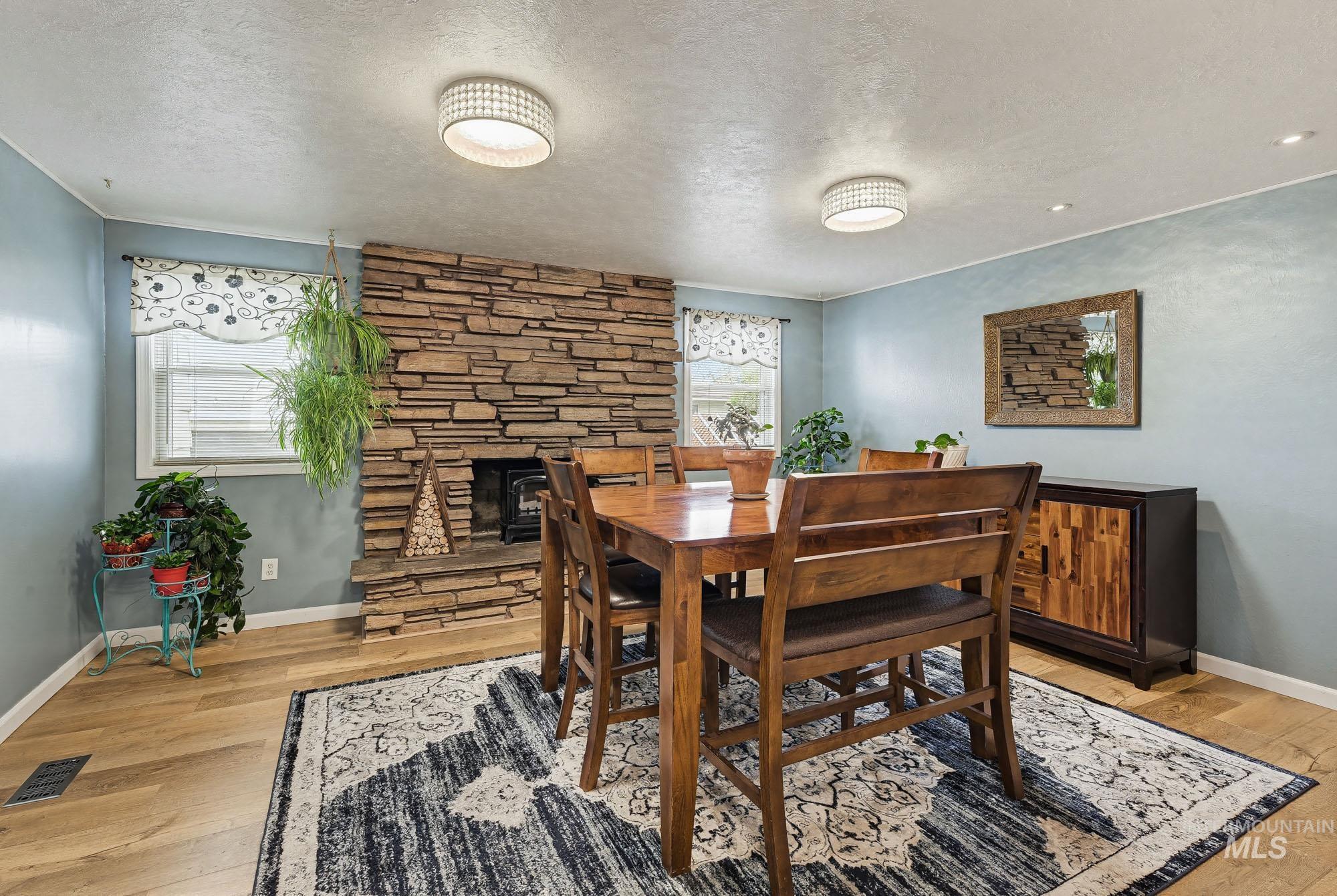 1995 N Wilmington Dr, Boise, Idaho 83704, 4 Bedrooms, 3 Bathrooms, Residential For Sale, Price $450,000,MLS 98980499